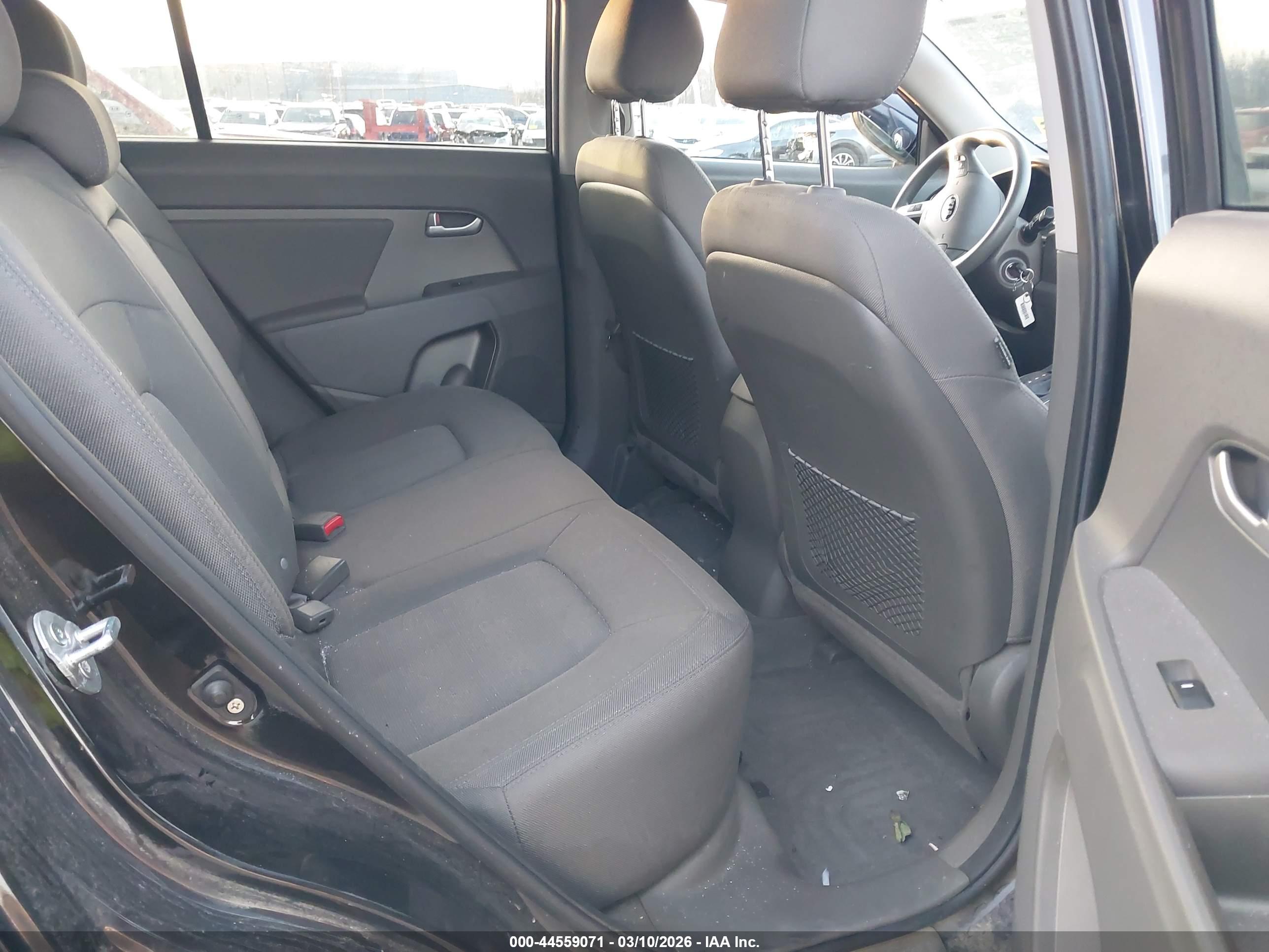 KIA SPORTAGE image 8