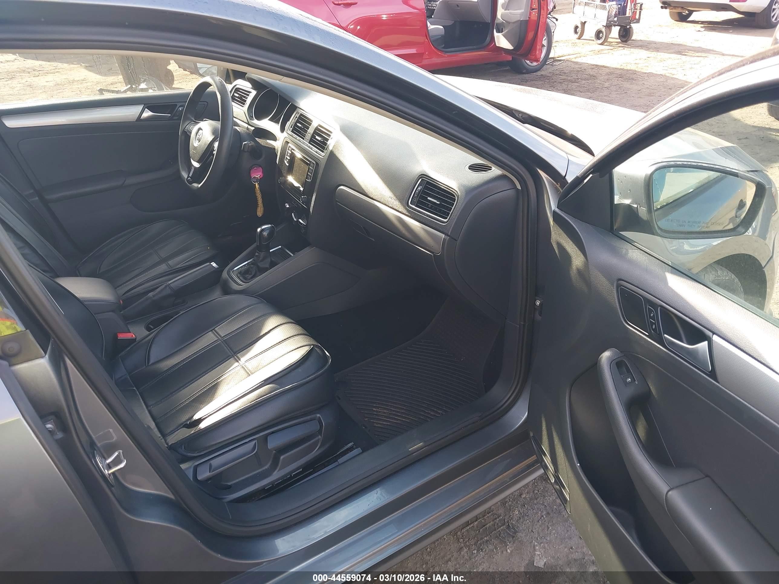 VOLKSWAGEN JETTA image 5