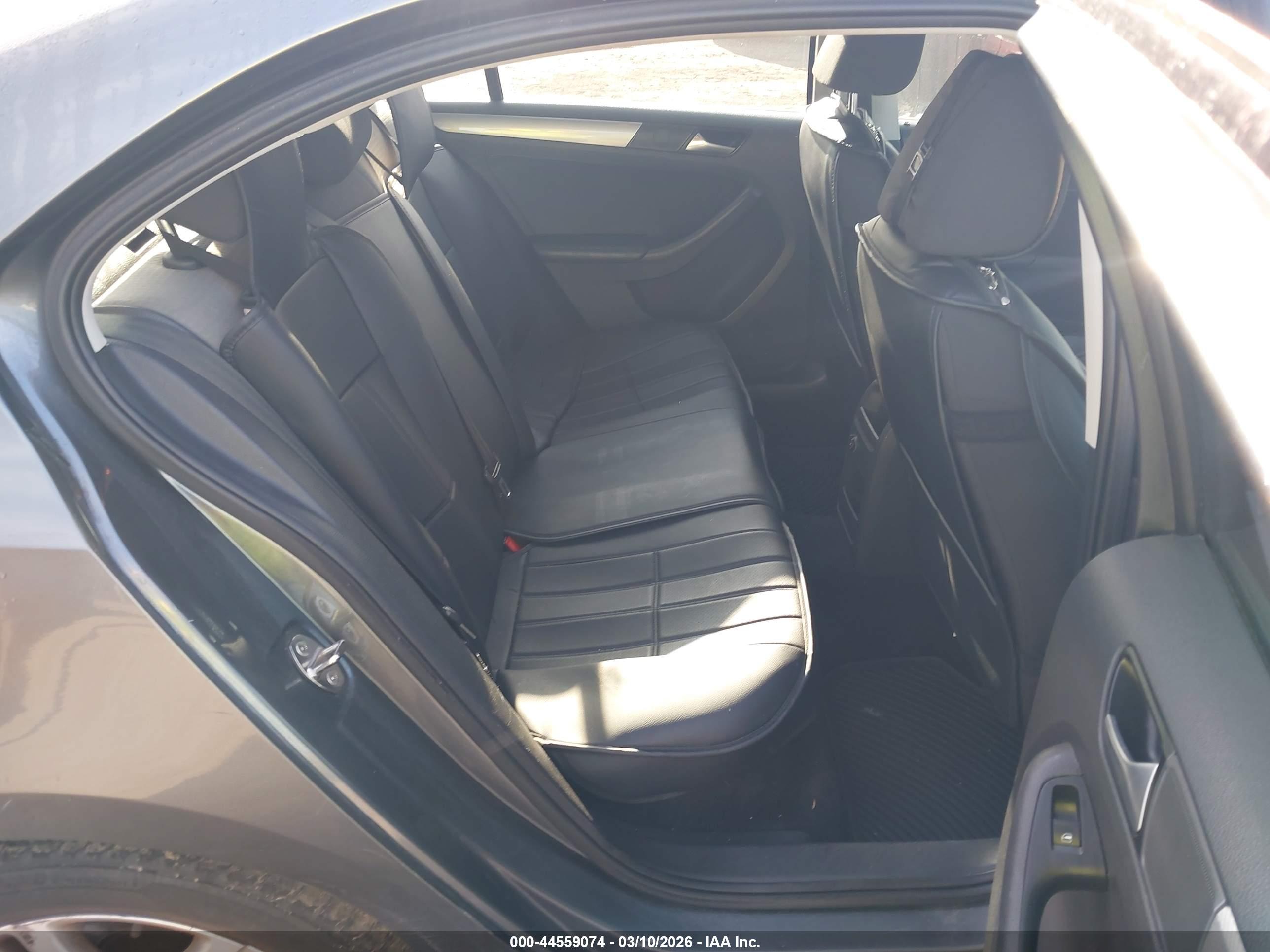 VOLKSWAGEN JETTA image 8