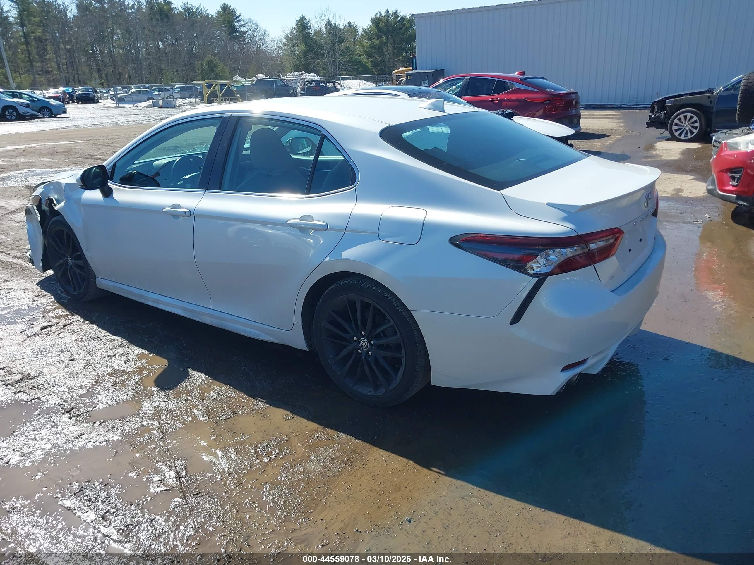TOYOTA CAMRY image 3