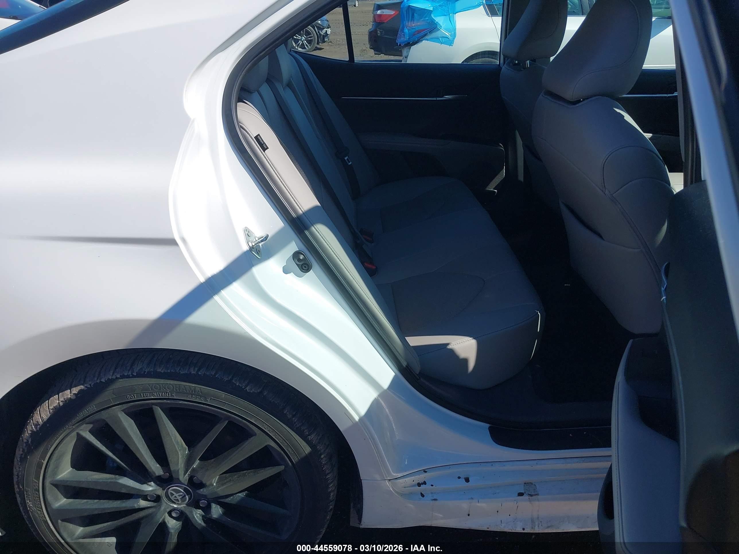 TOYOTA CAMRY image 8