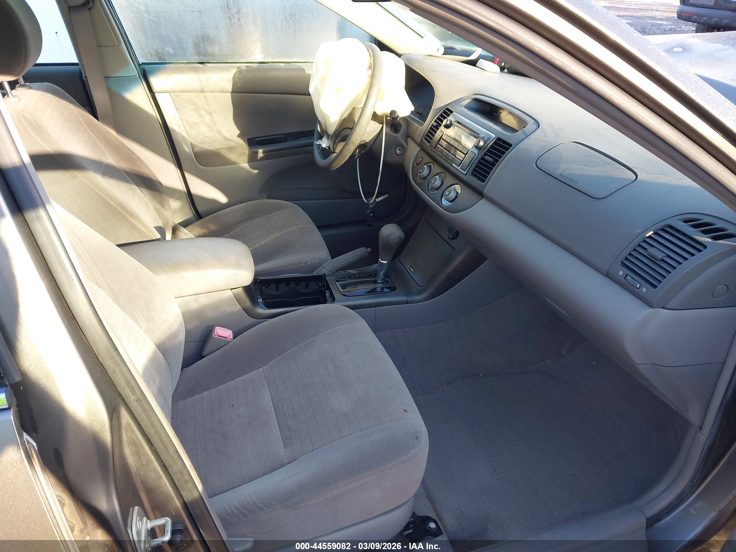 TOYOTA CAMRY image 5