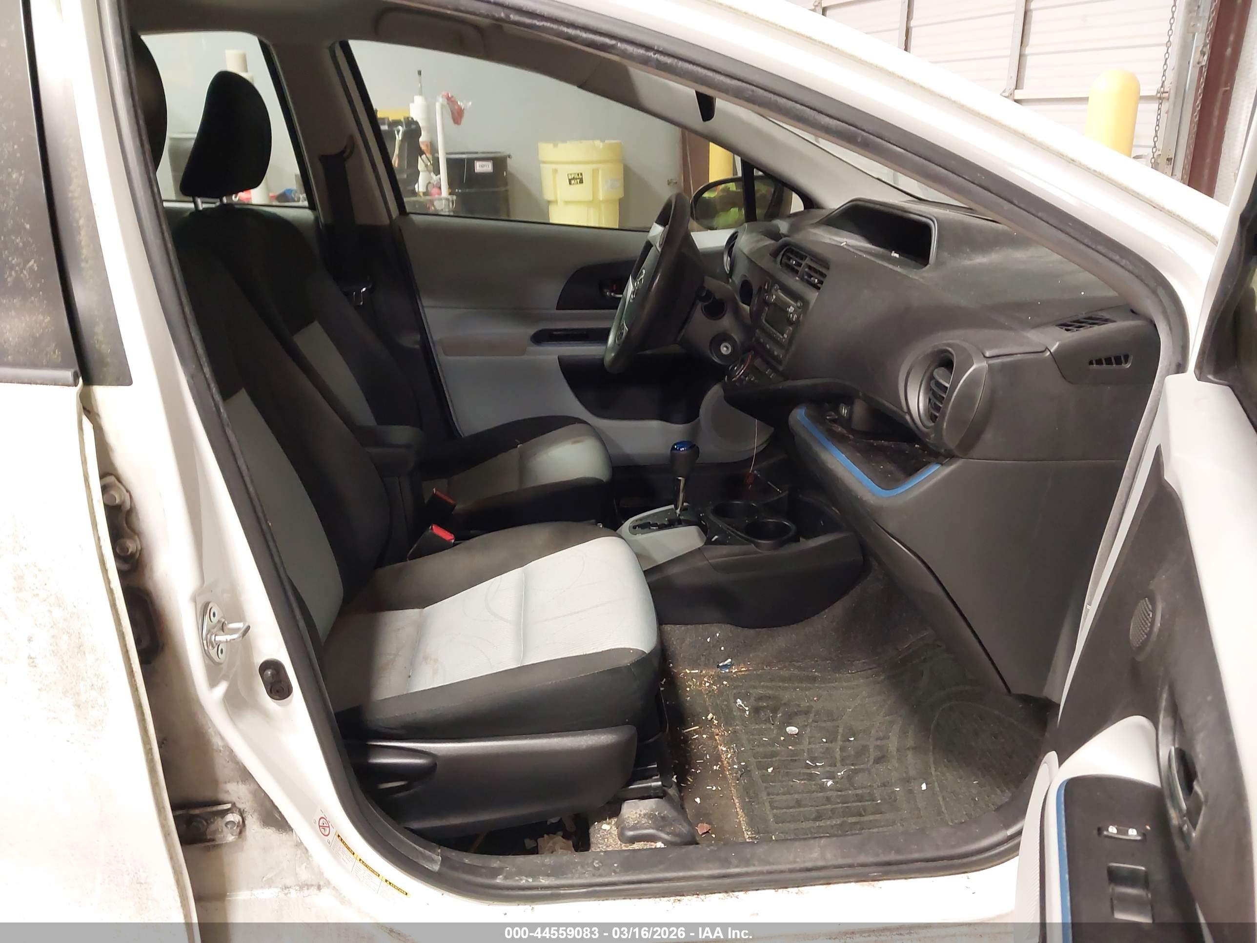 TOYOTA PRIUS image 5