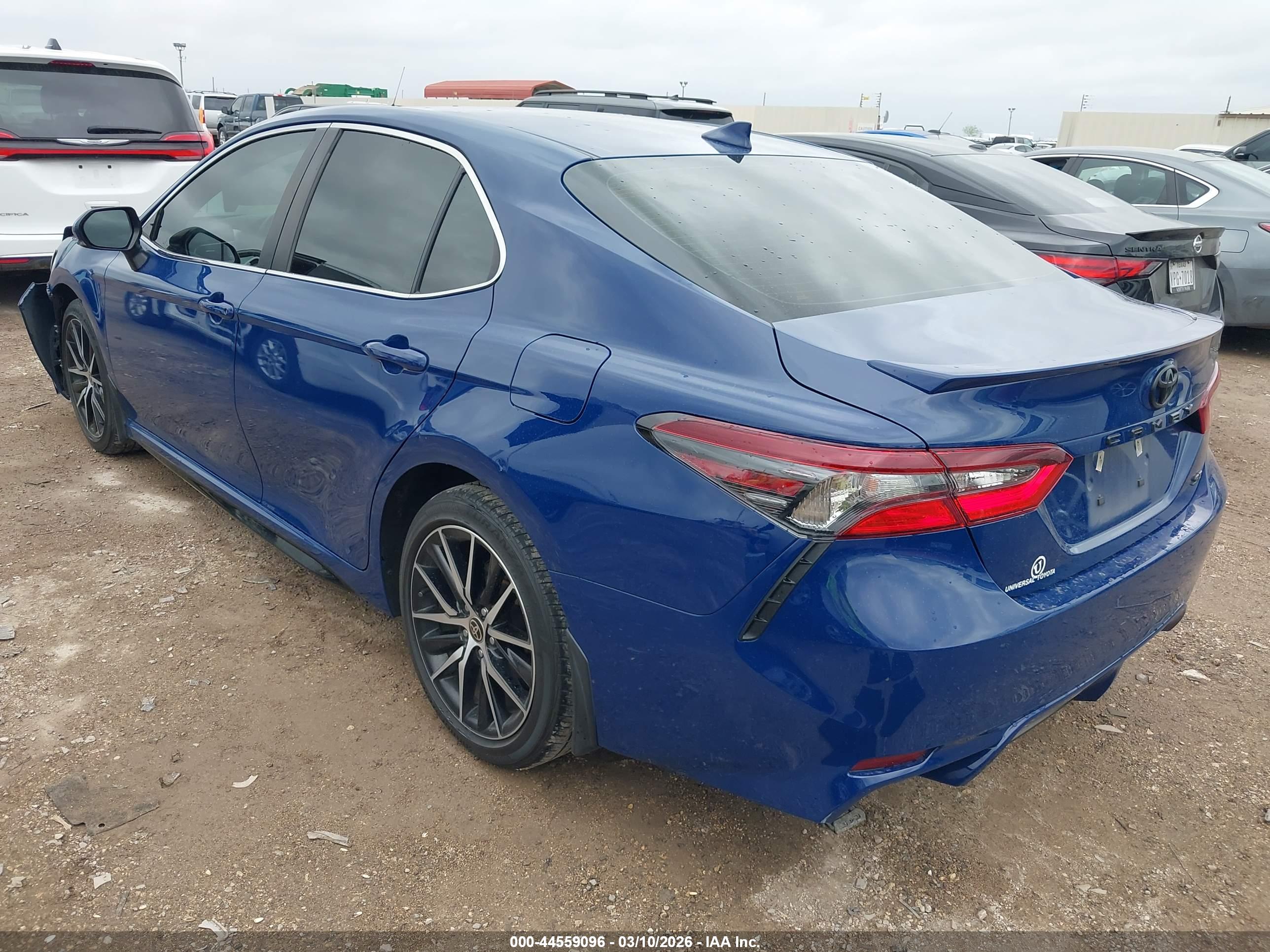TOYOTA CAMRY image 3