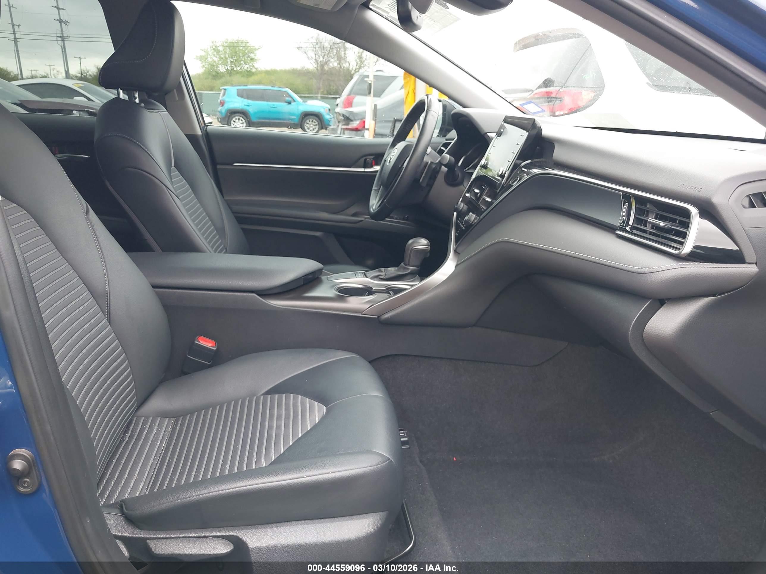 TOYOTA CAMRY image 5