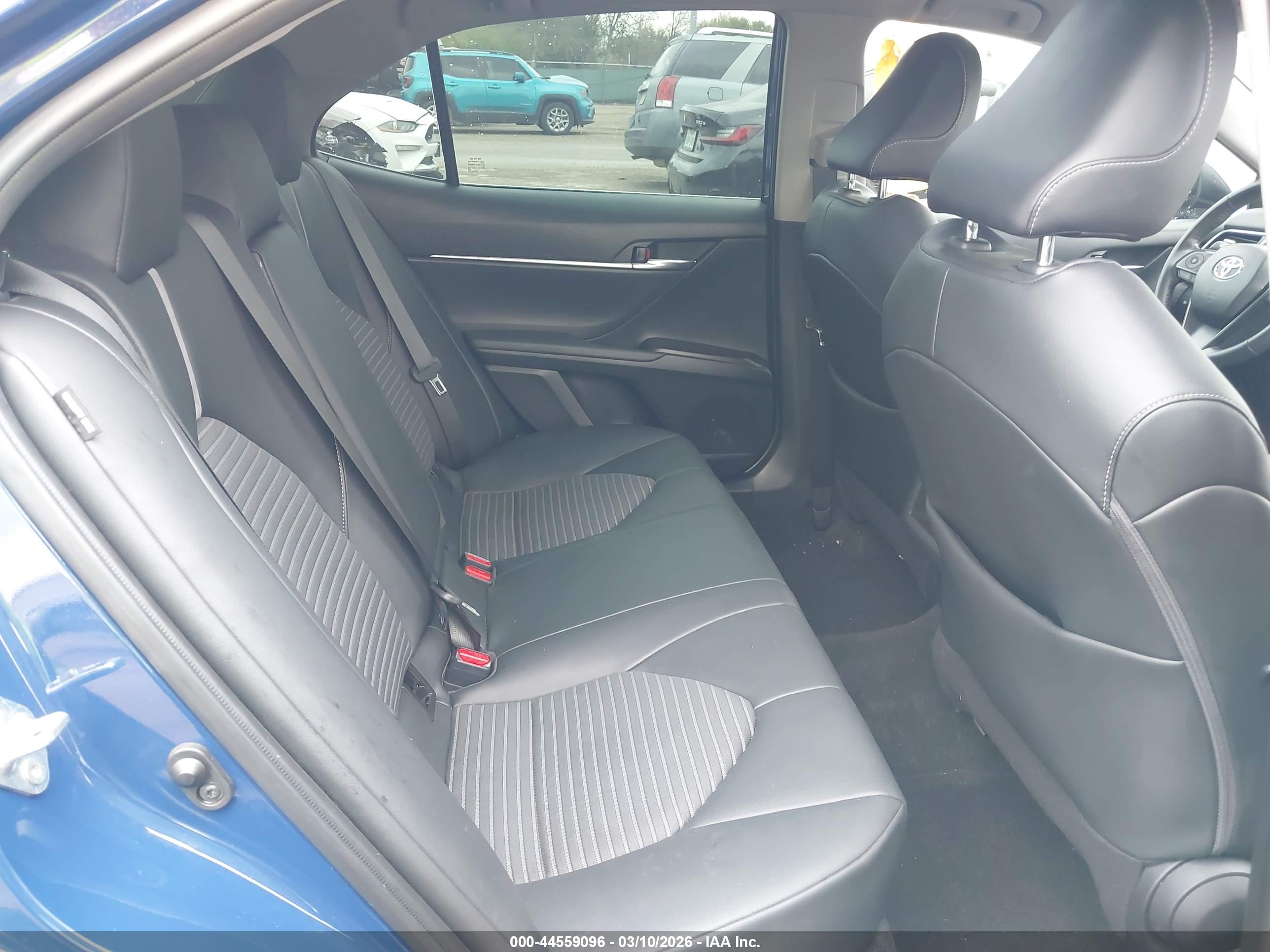 TOYOTA CAMRY image 8