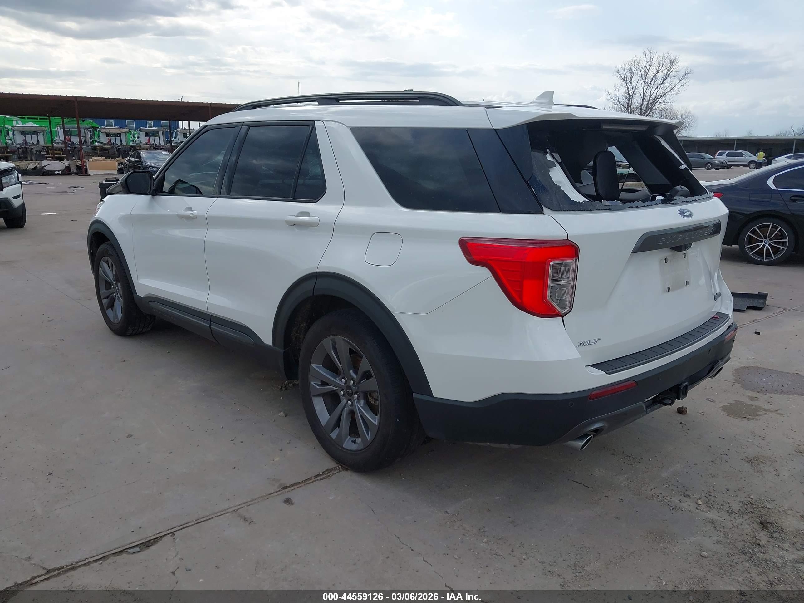 FORD EXPLORER image 3
