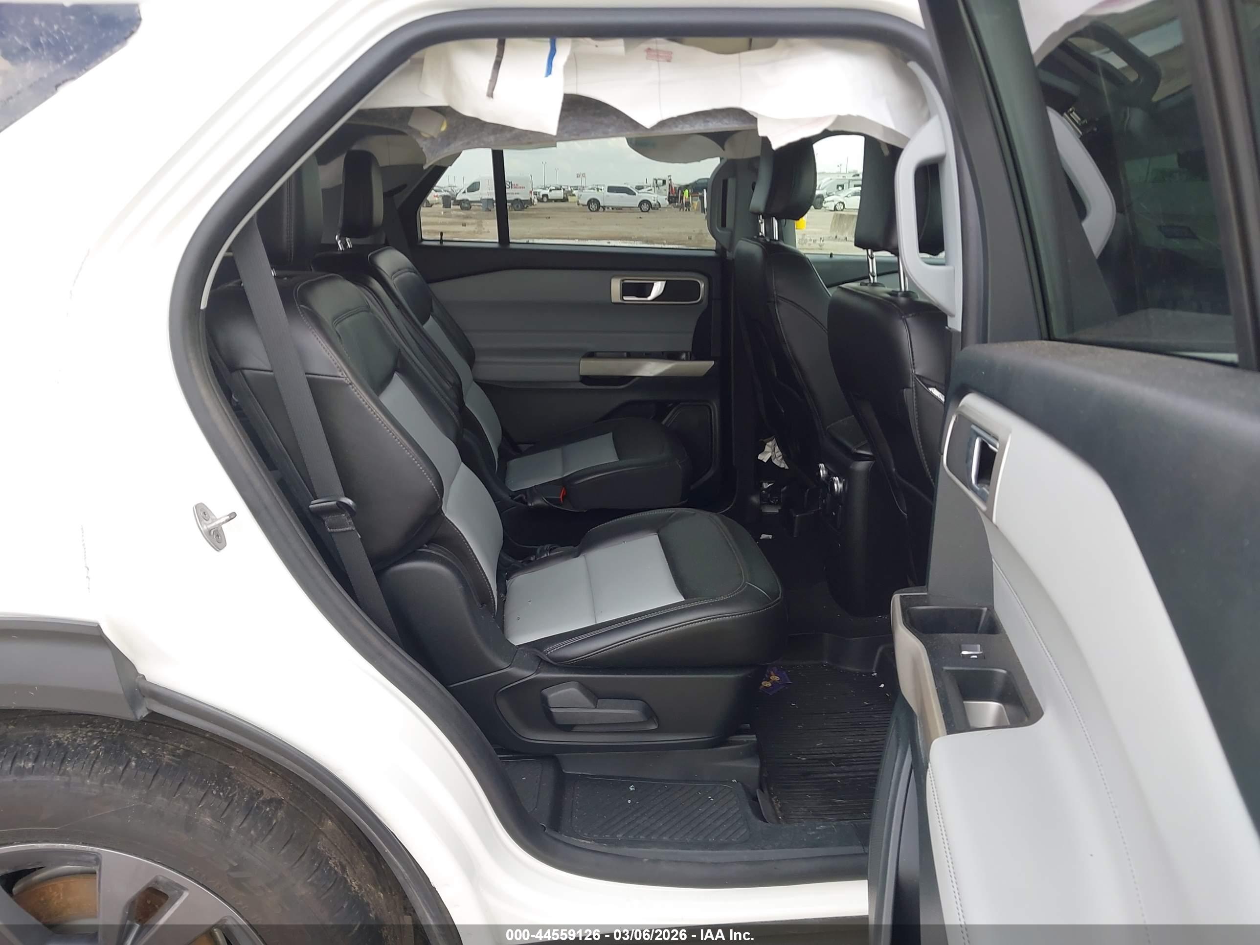 FORD EXPLORER image 8