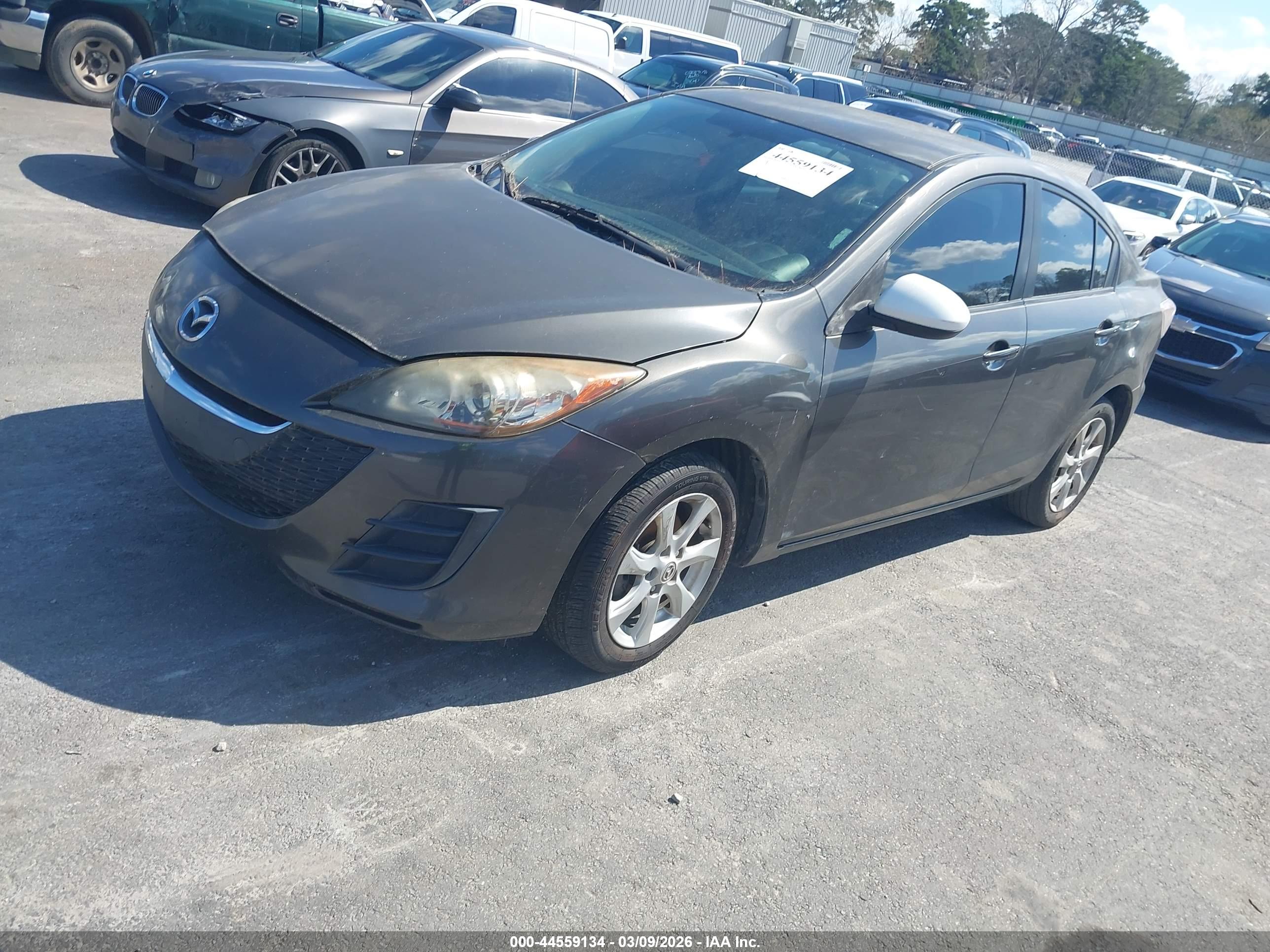 MAZDA MAZDA3 image 2