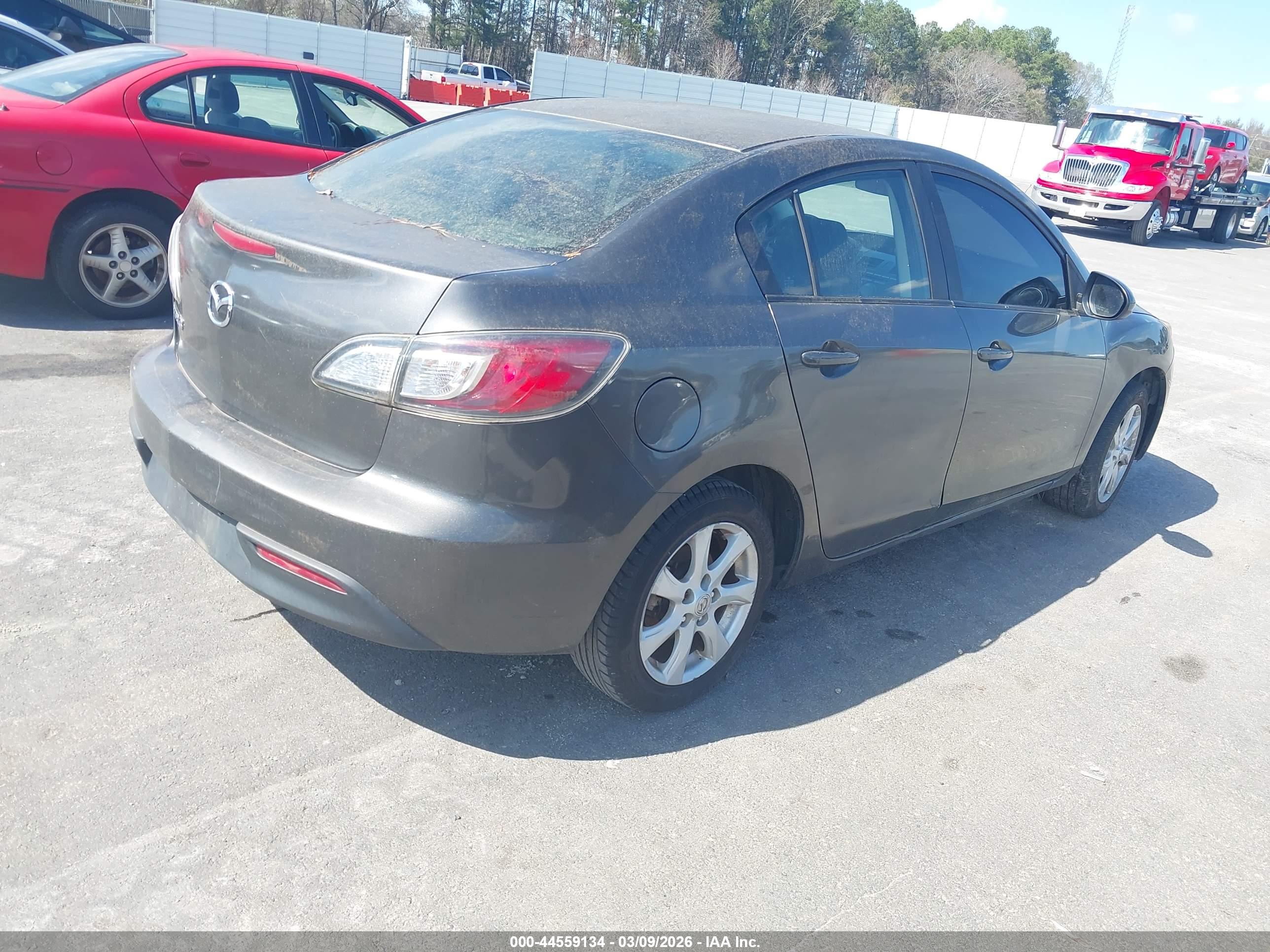 MAZDA MAZDA3 image 4