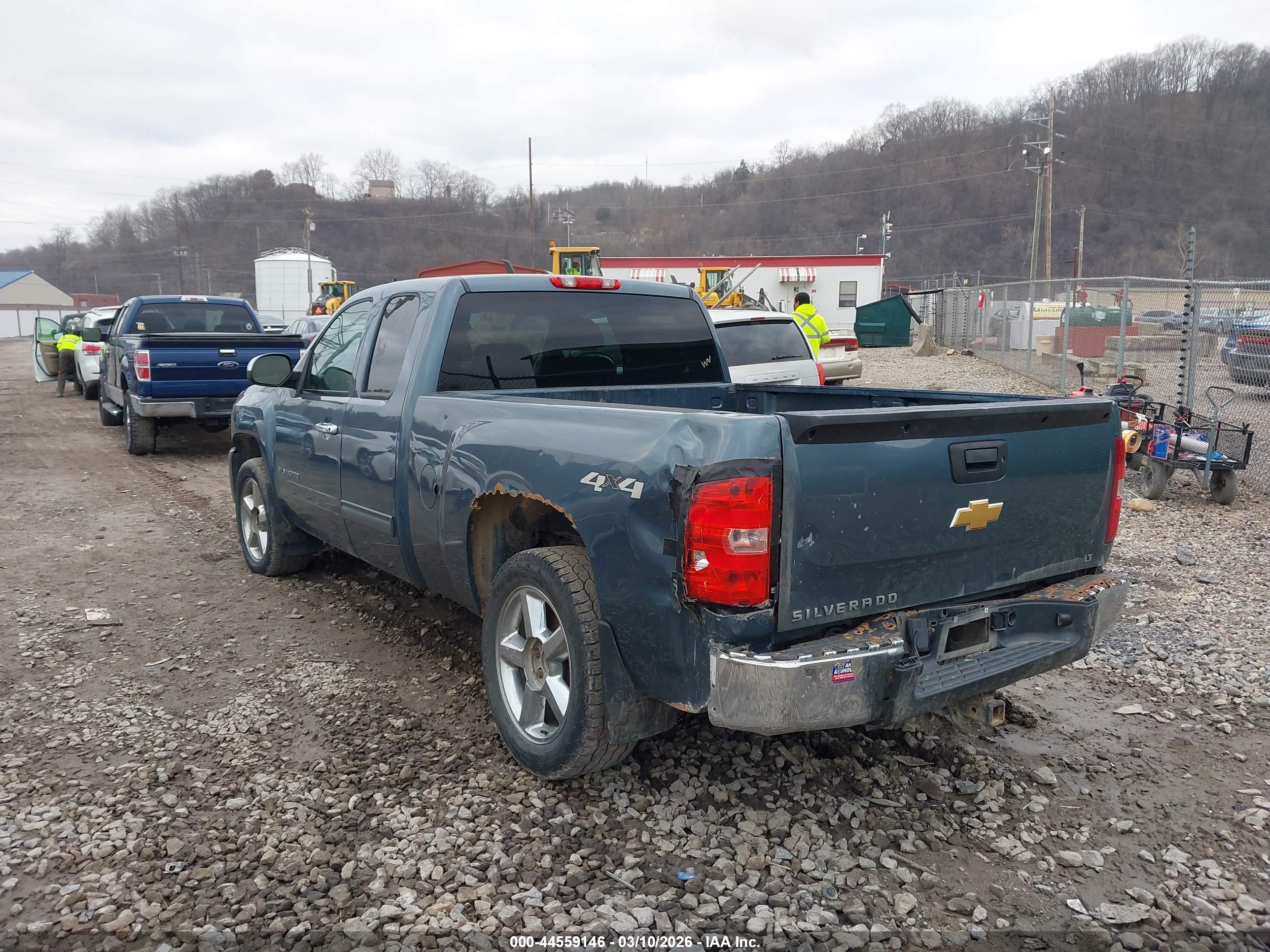 CHEVROLET SILVERADO image 3
