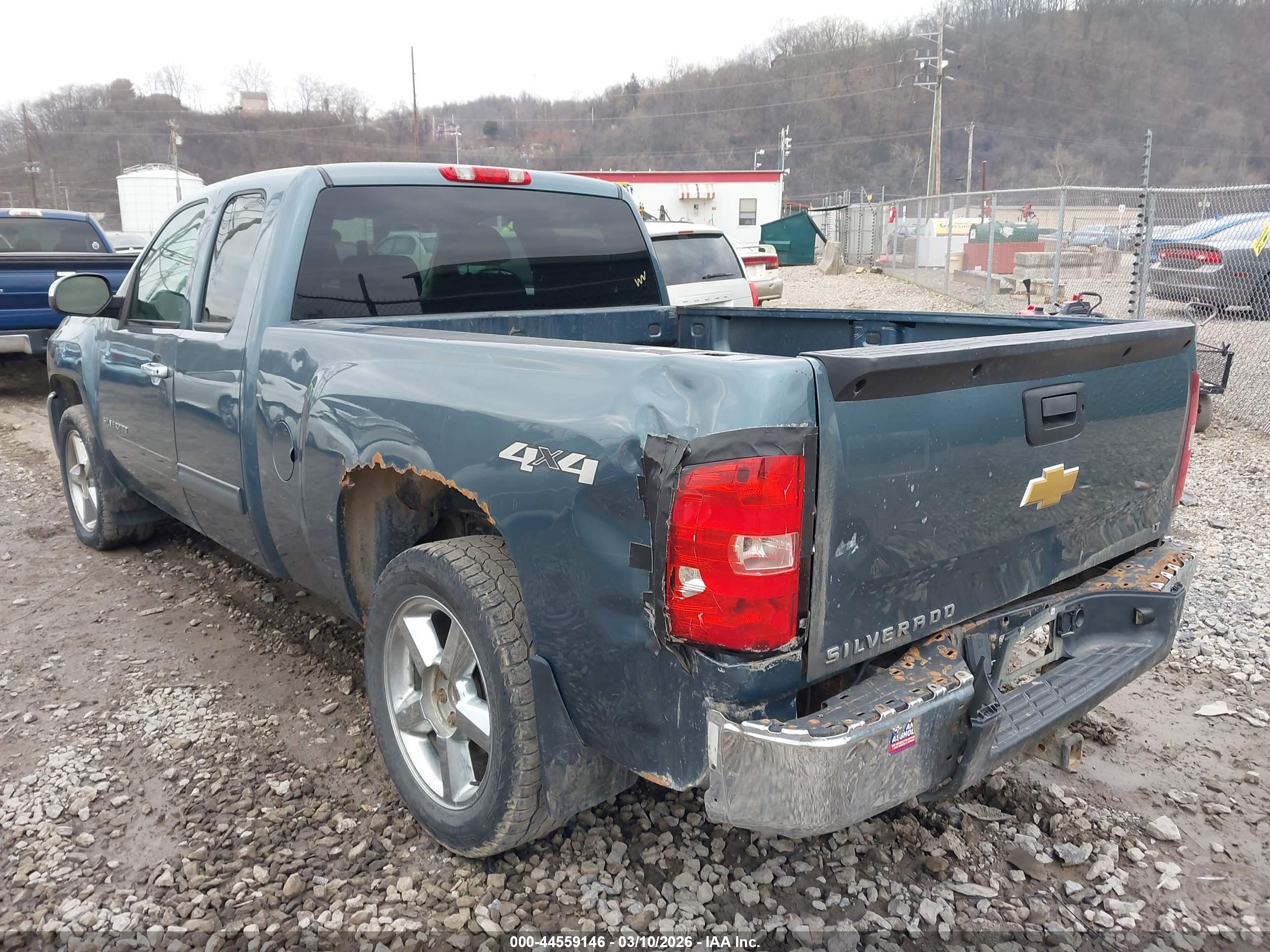 CHEVROLET SILVERADO image 6