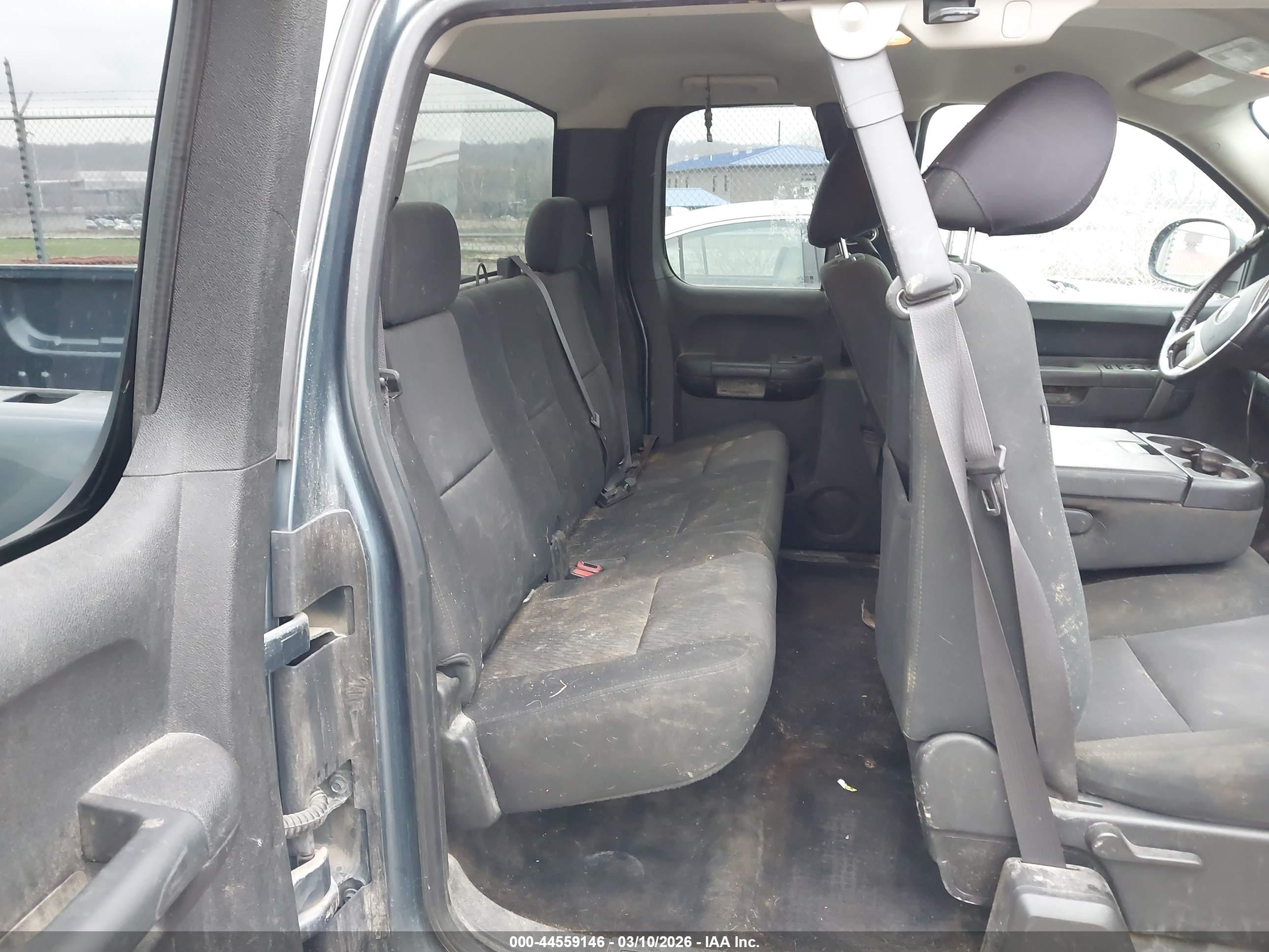 CHEVROLET SILVERADO image 8