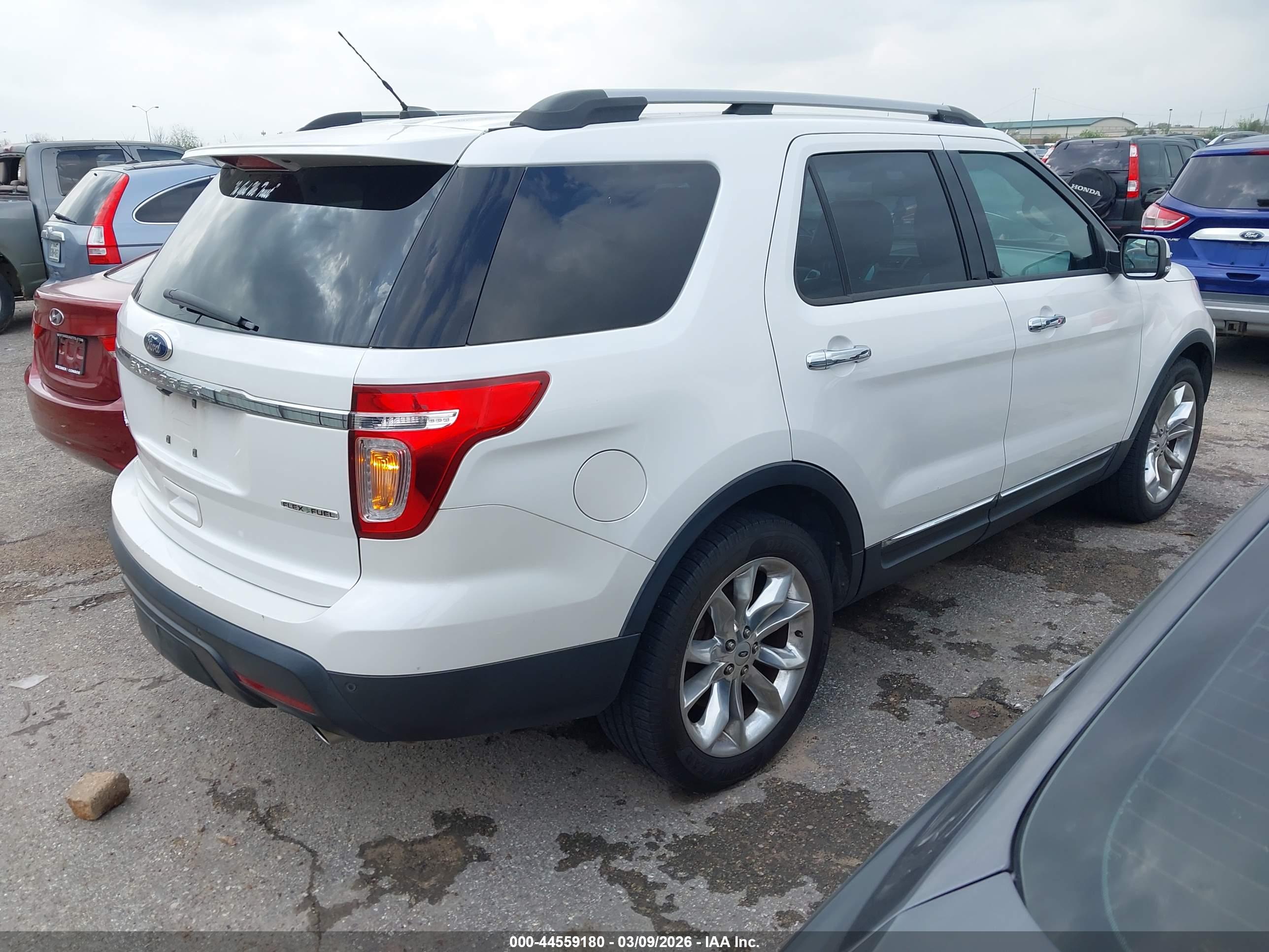 FORD EXPLORER image 4