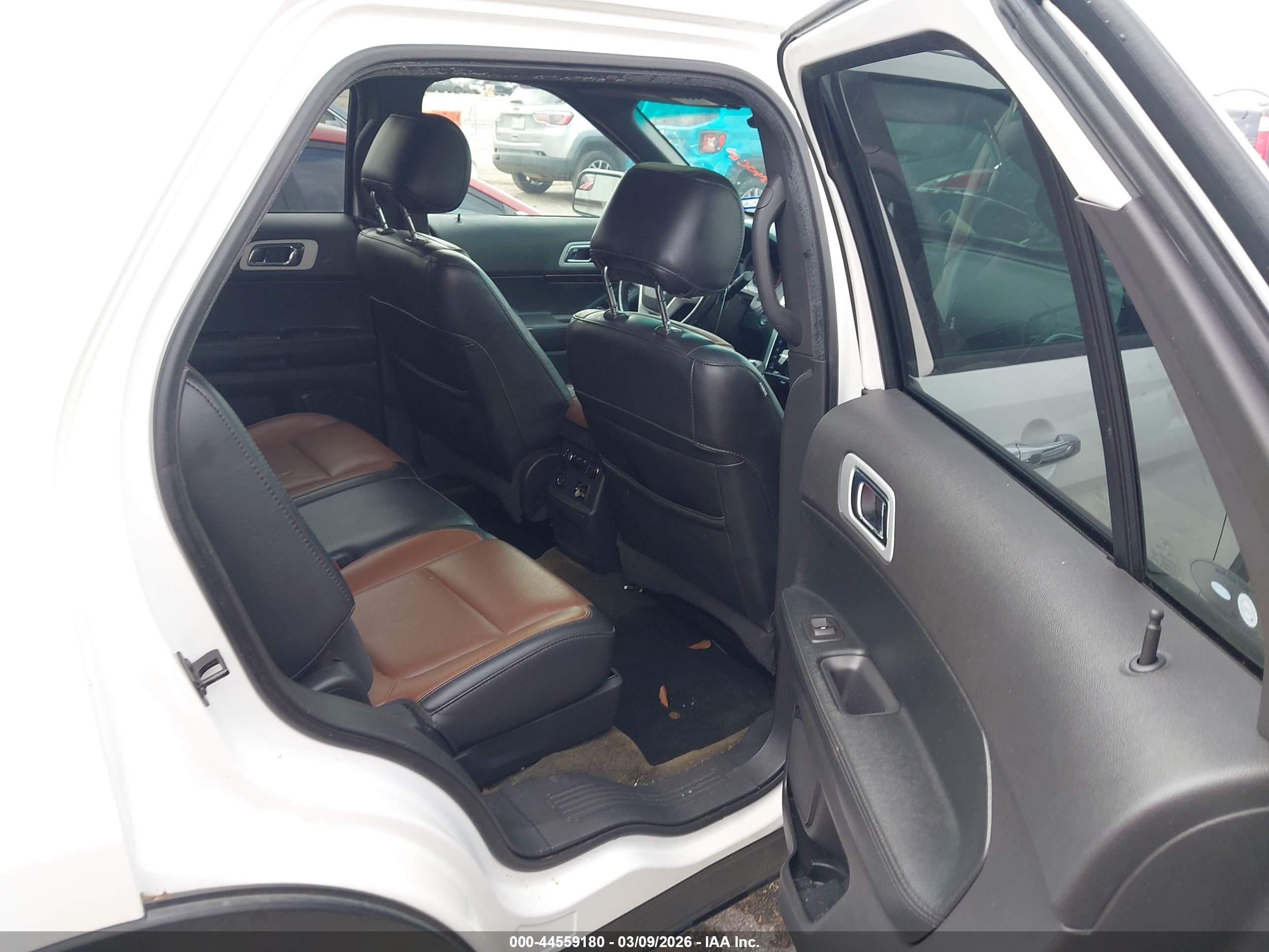 FORD EXPLORER image 8