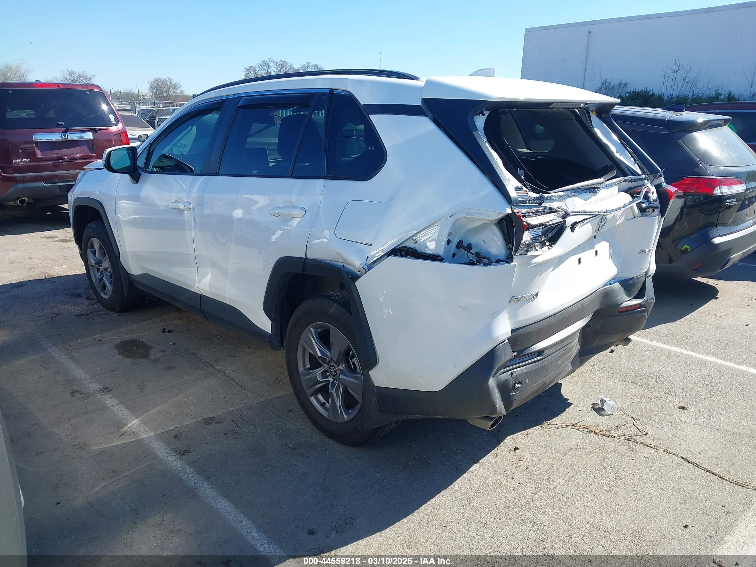 TOYOTA RAV4 image 3