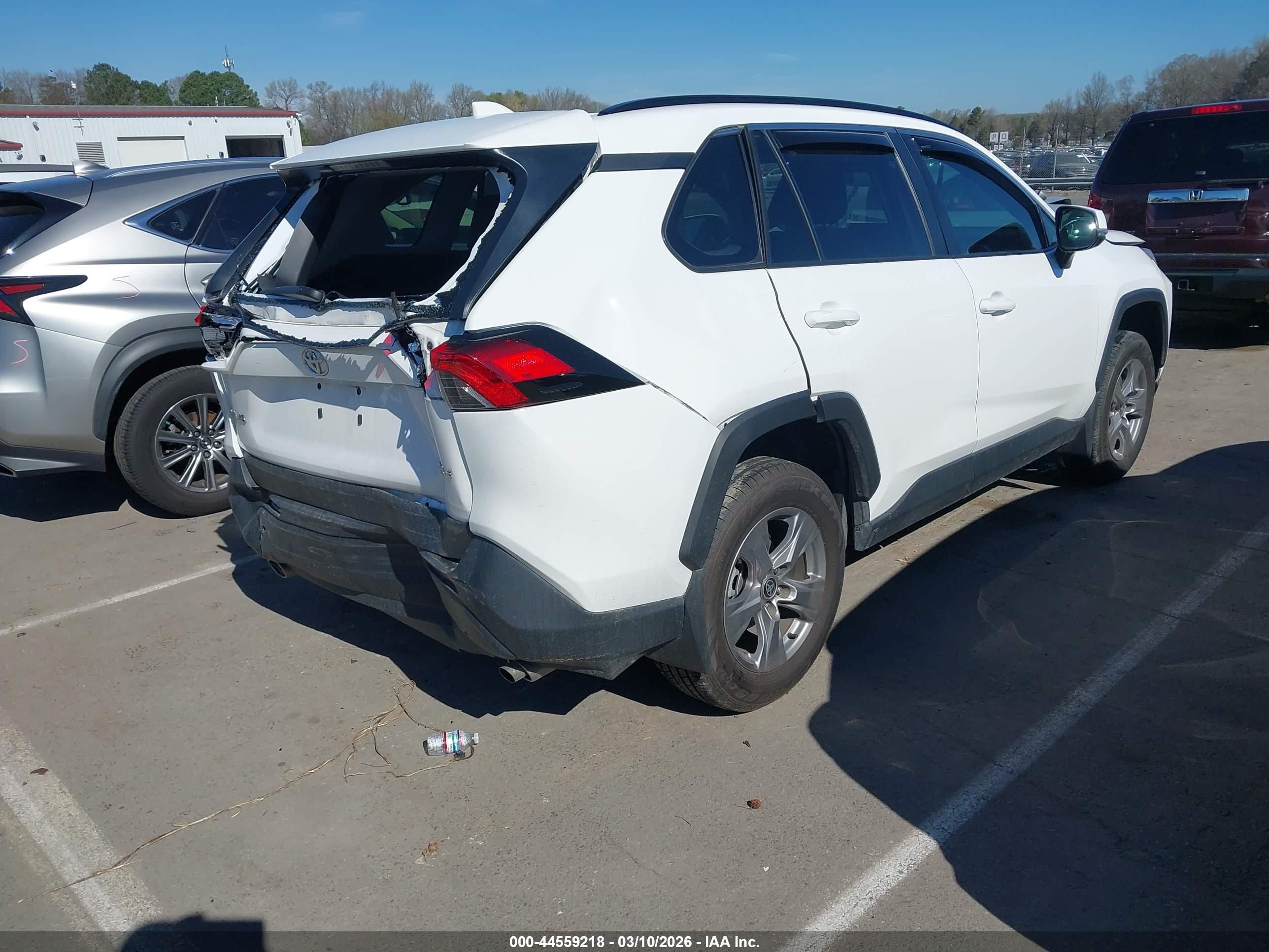 TOYOTA RAV4 image 4