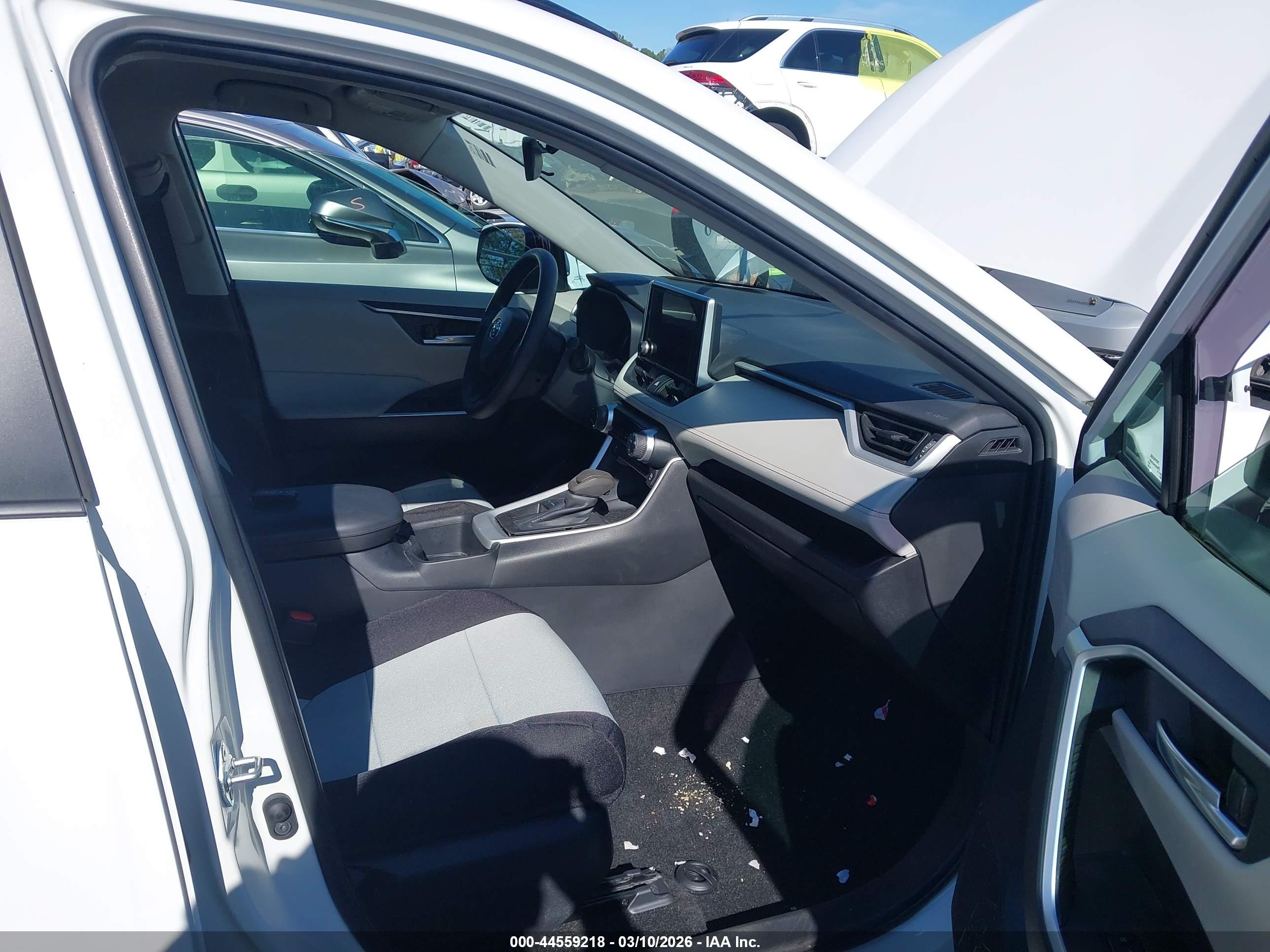 TOYOTA RAV4 image 5