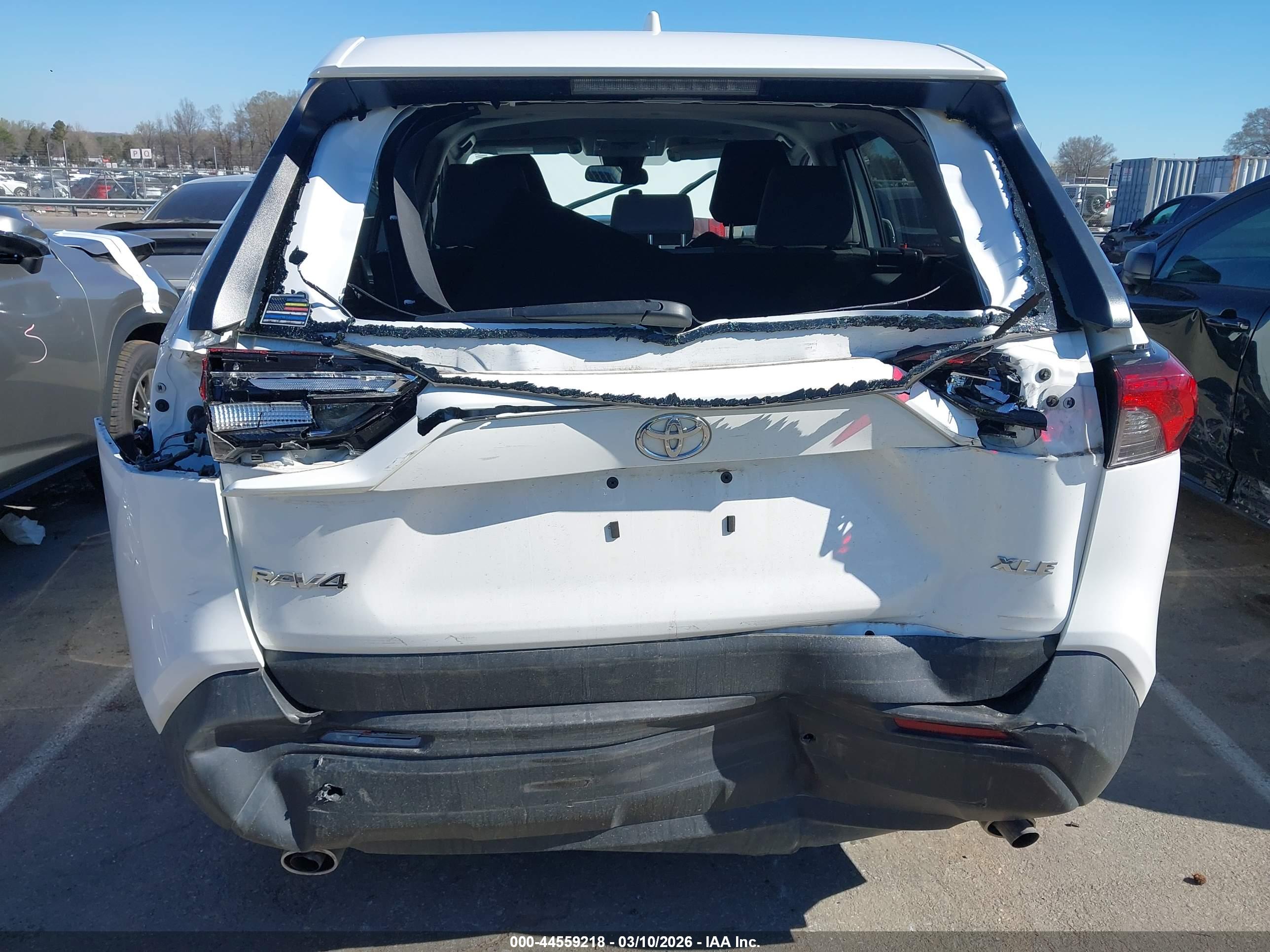 TOYOTA RAV4 image 6