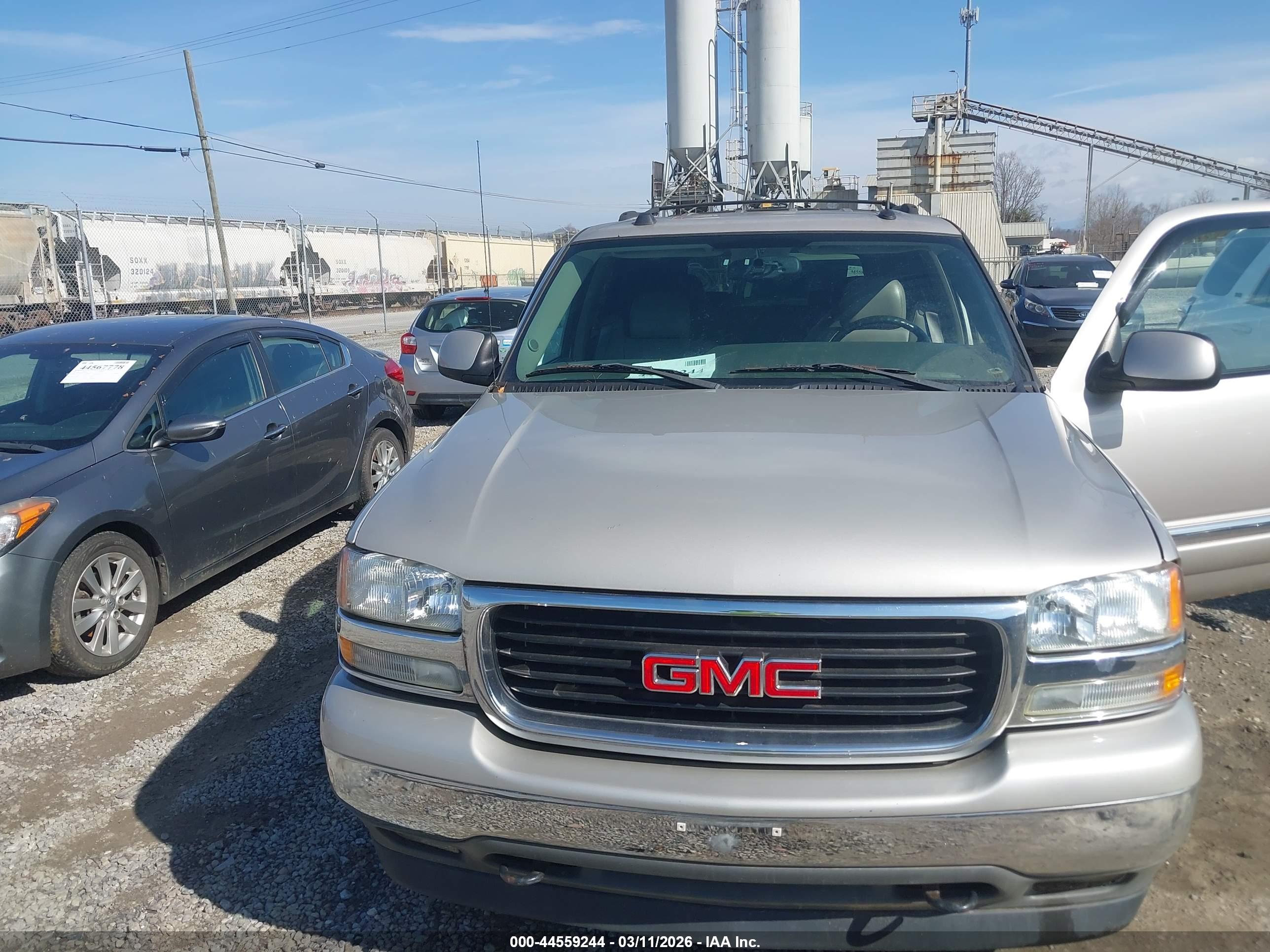 GMC YUKON image 6