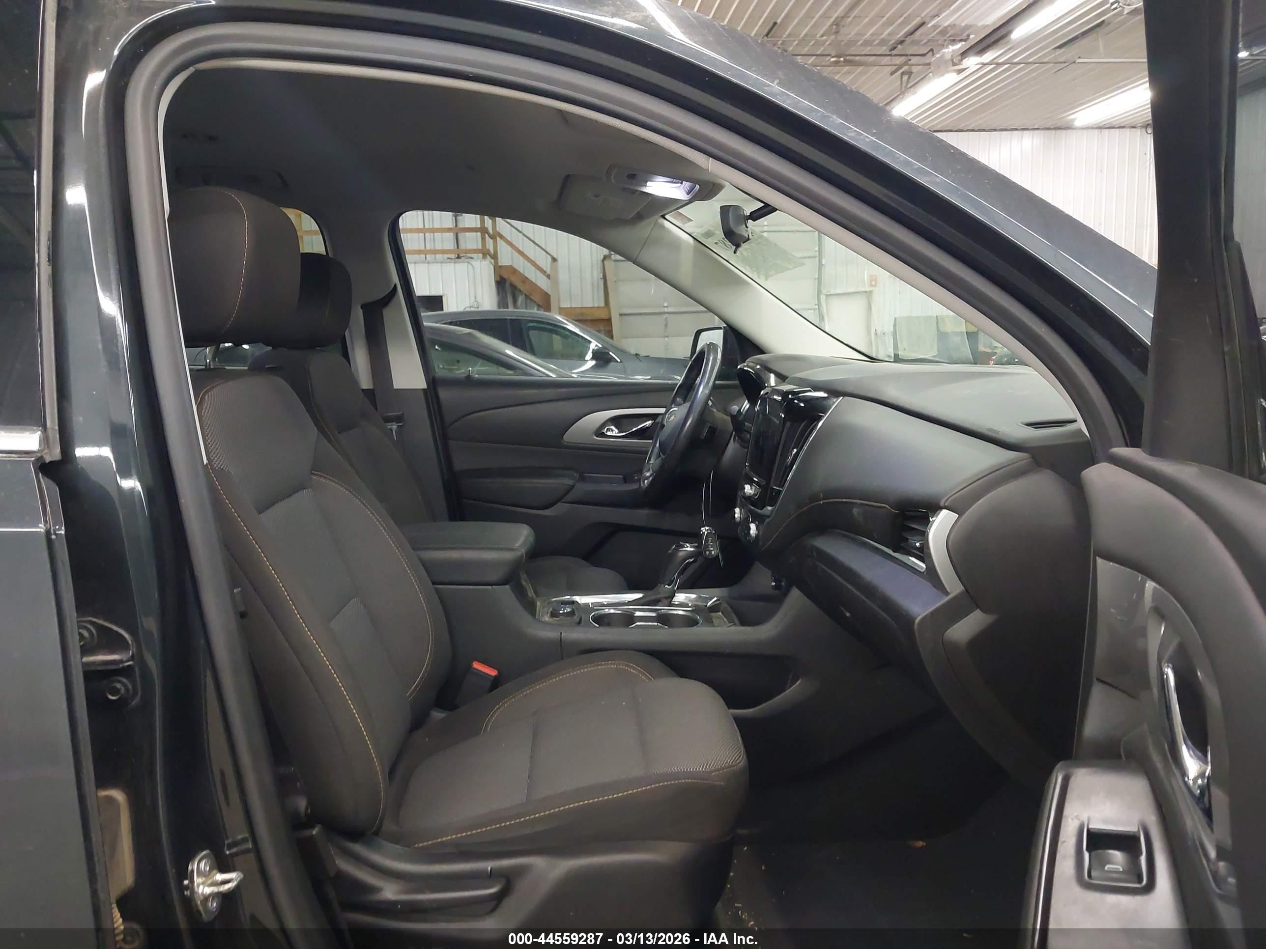 CHEVROLET TRAVERSE image 5