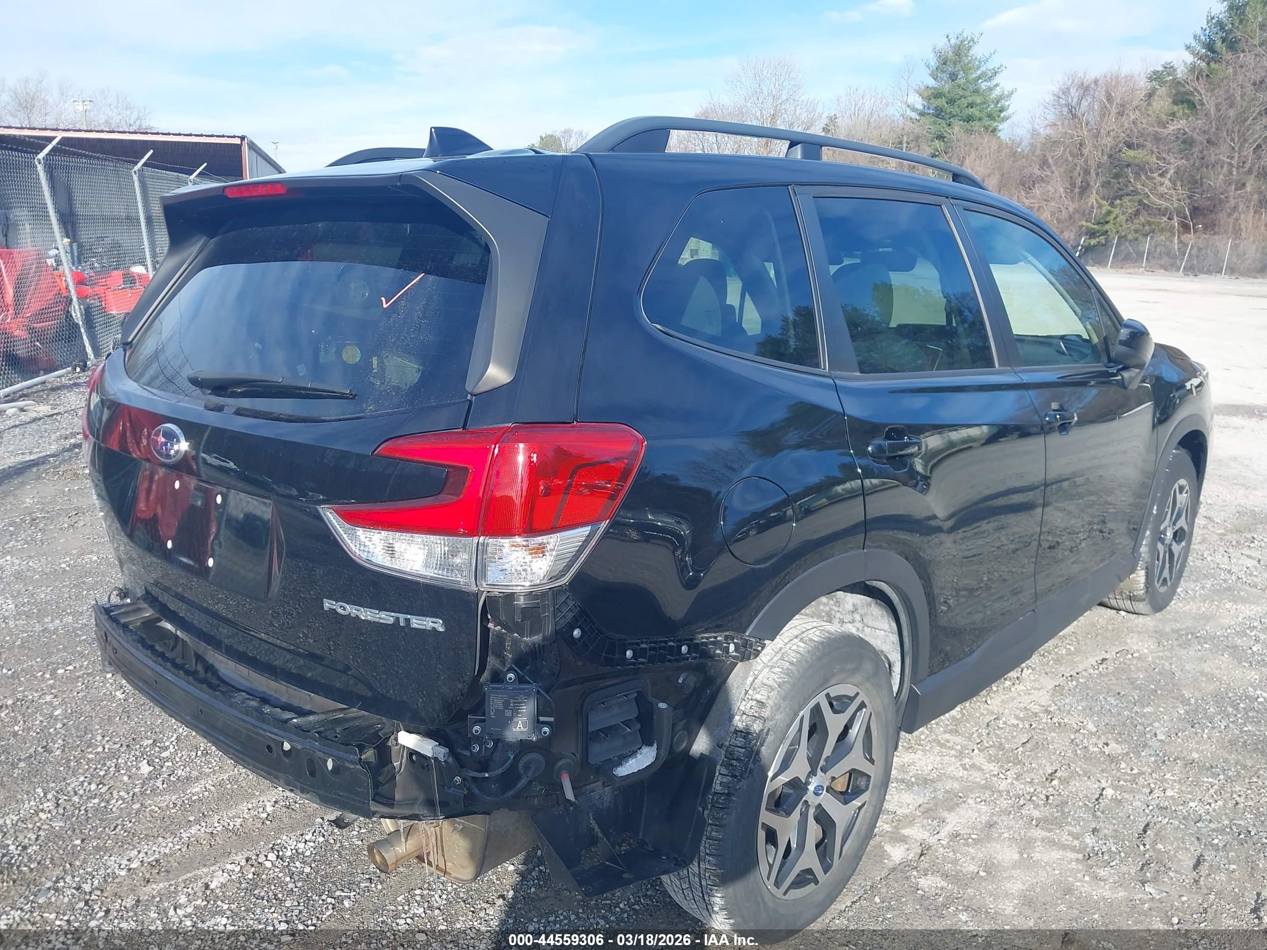 SUBARU FORESTER image 4