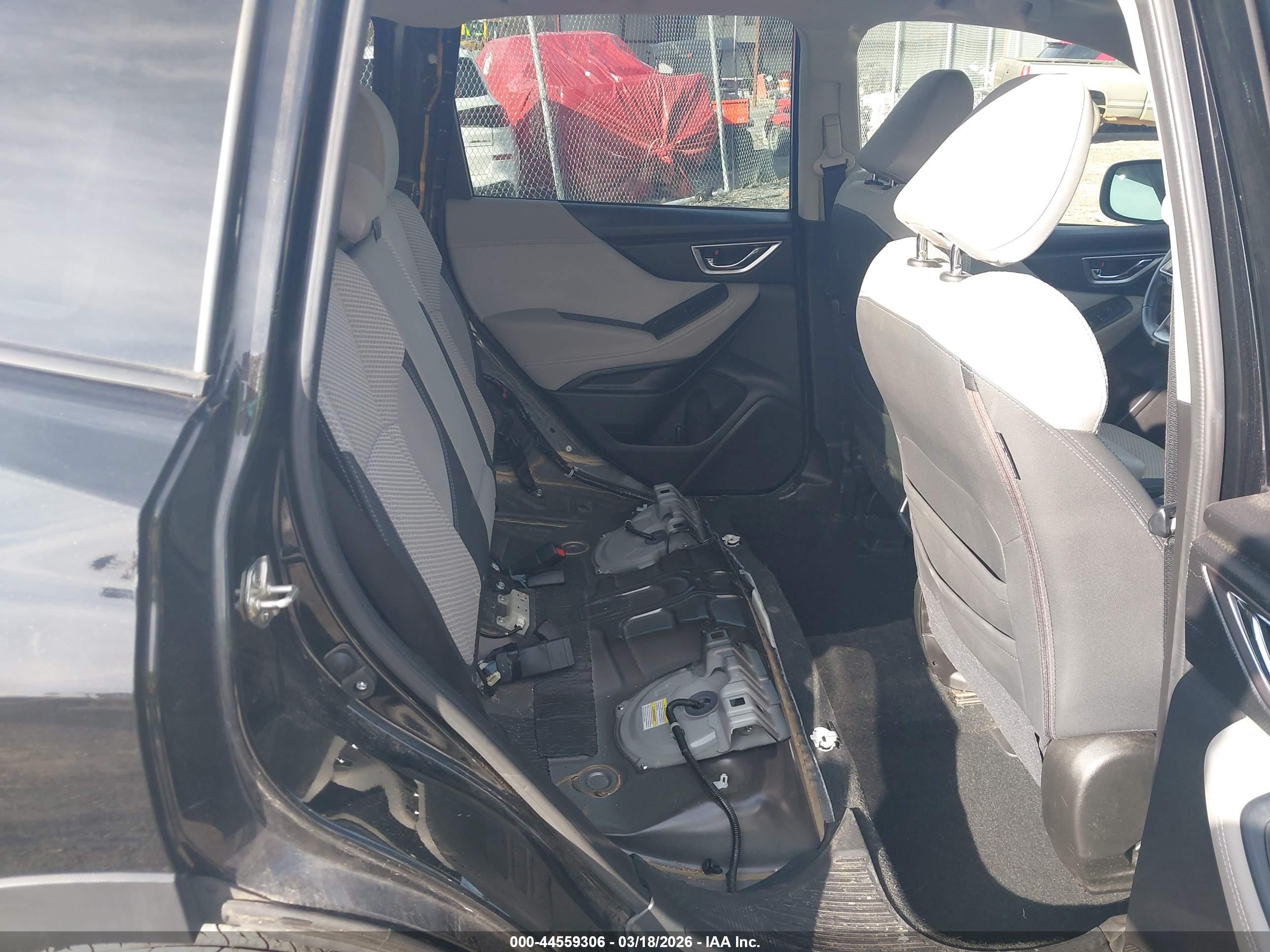 SUBARU FORESTER image 8