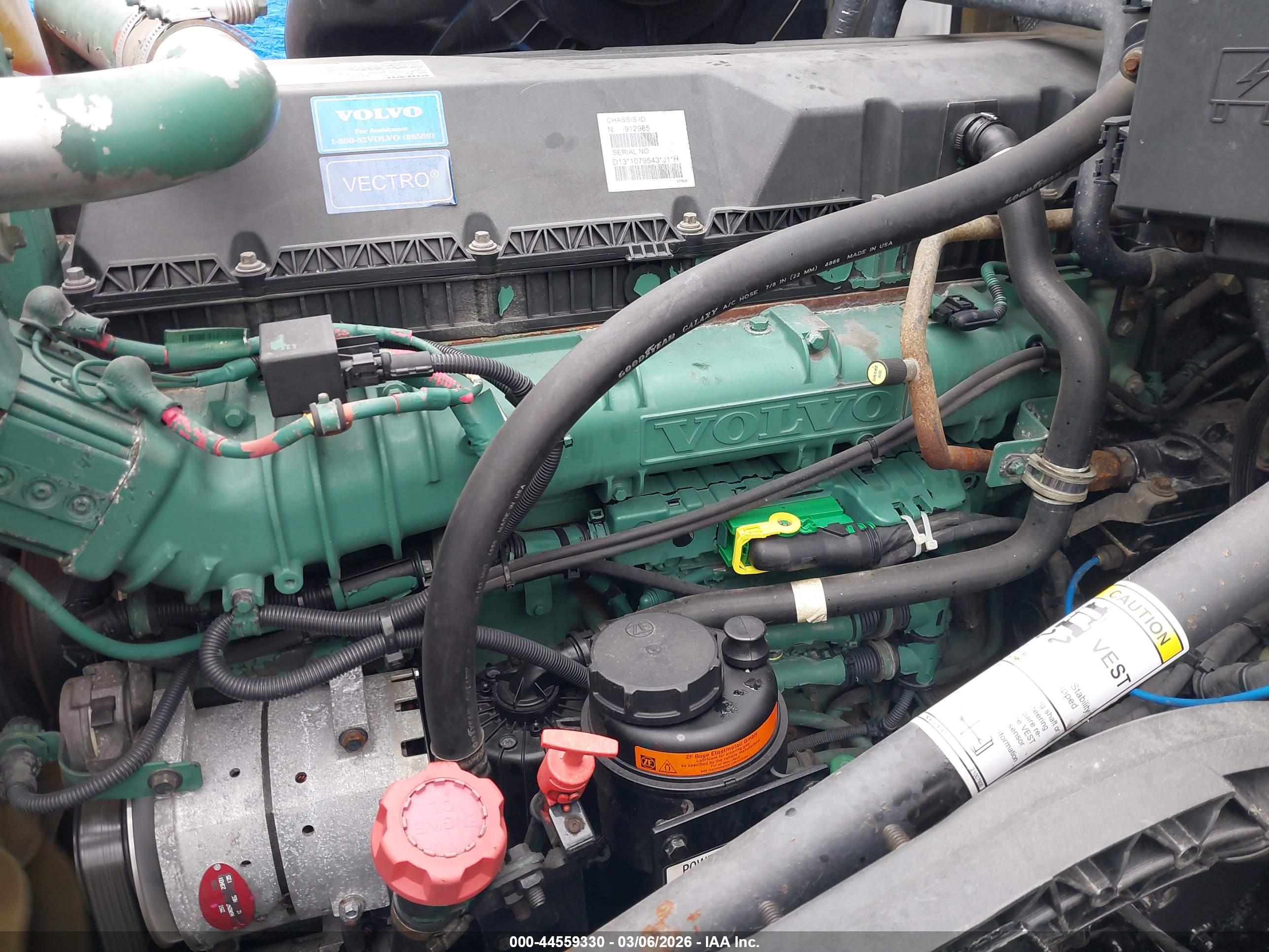 VOLVO VN image 10