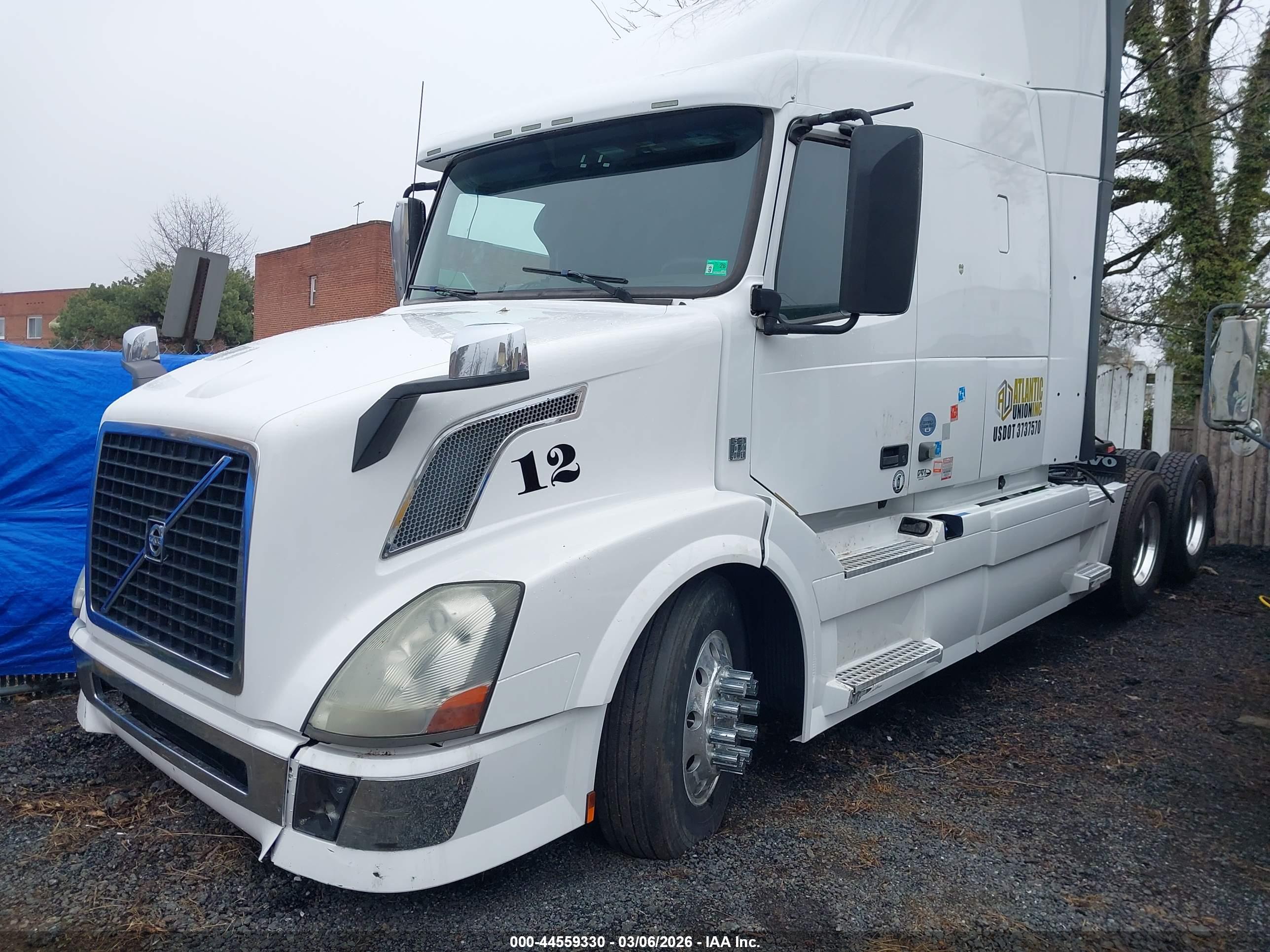 VOLVO VN image 2
