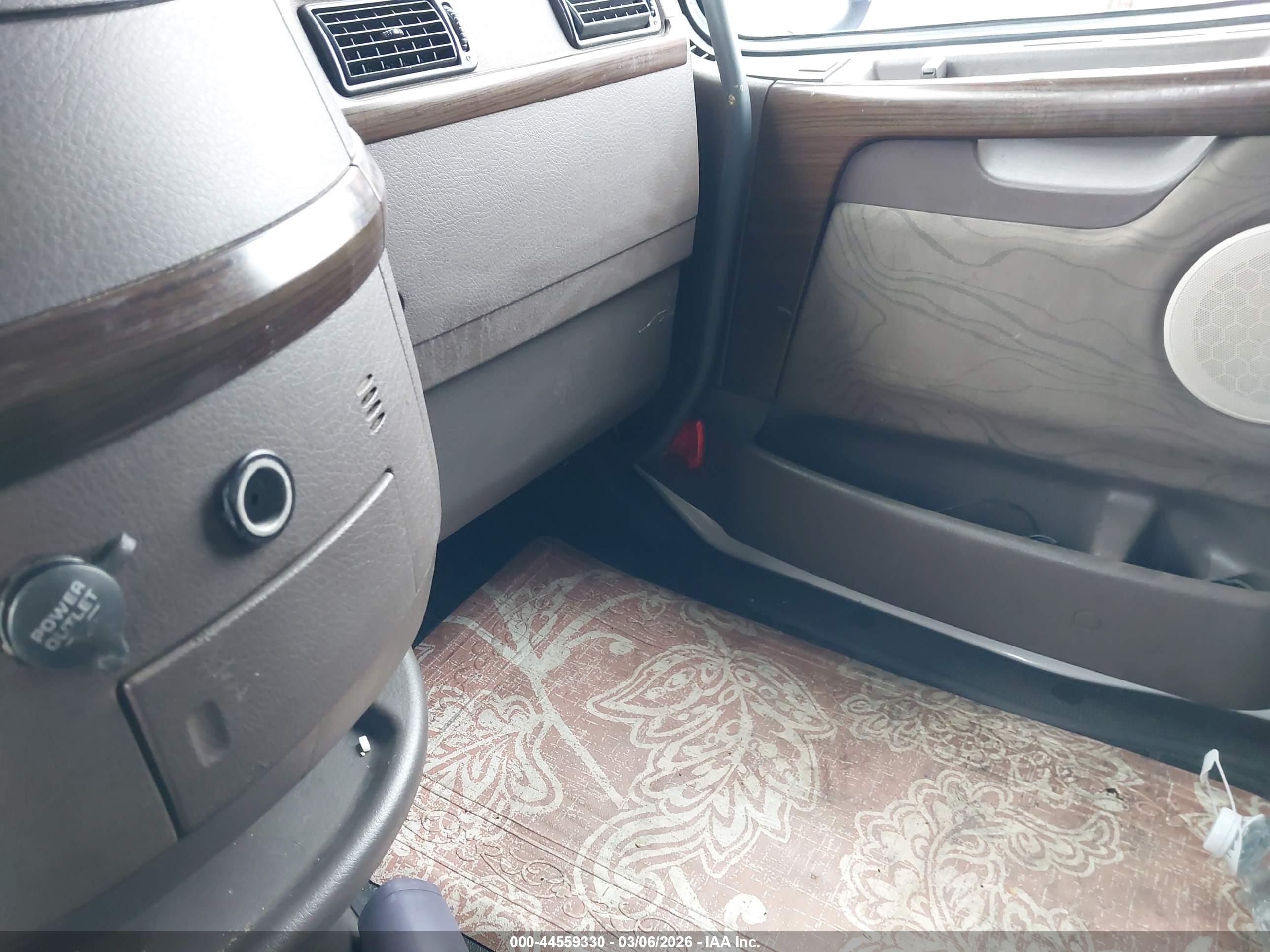 VOLVO VN image 8