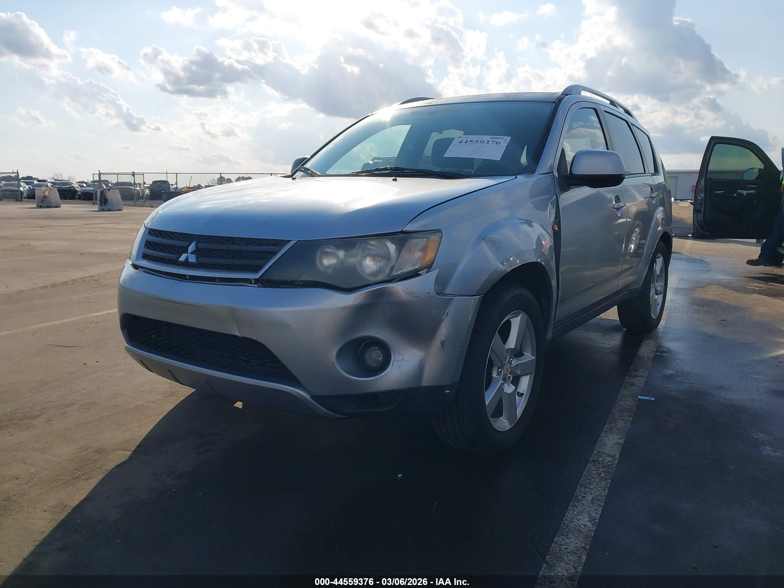 MITSUBISHI OUTLANDER image 2