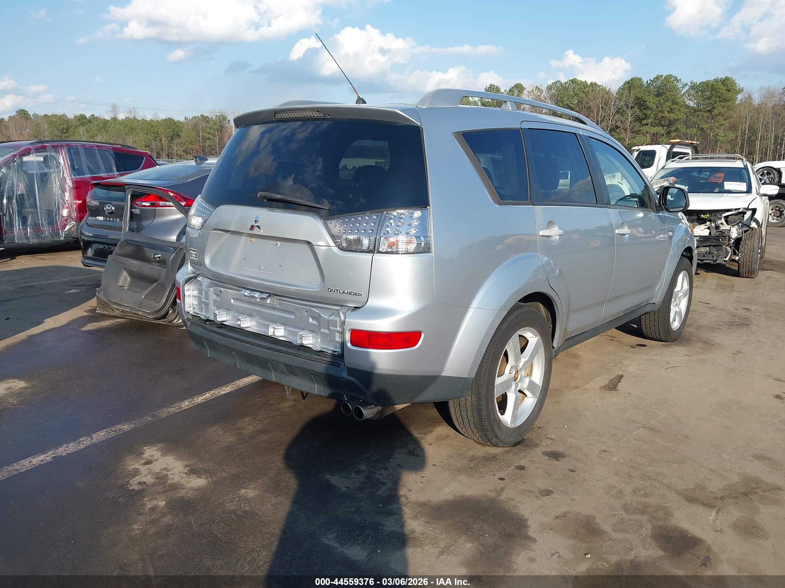 MITSUBISHI OUTLANDER image 4