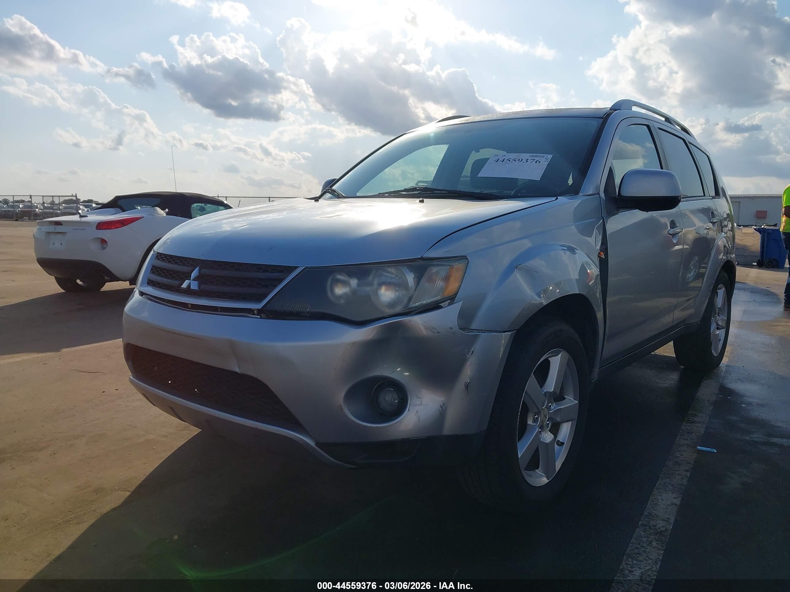 MITSUBISHI OUTLANDER image 6