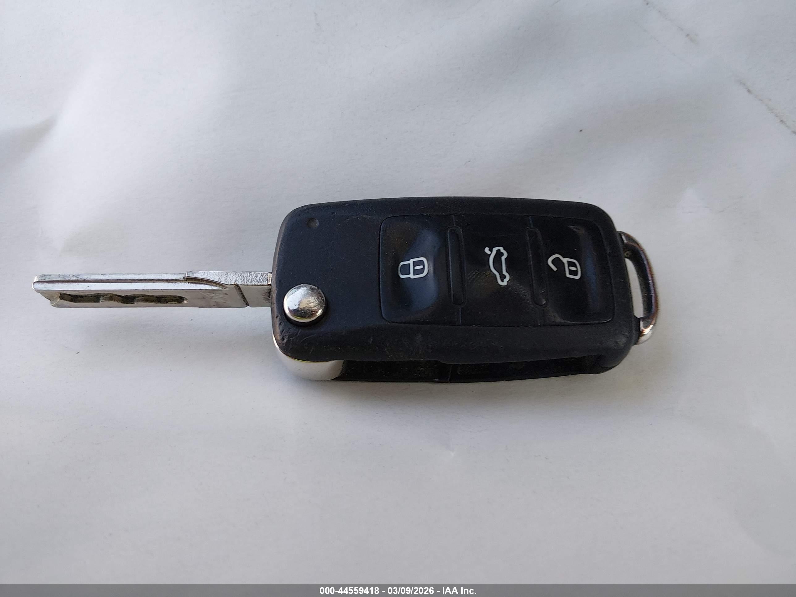 VOLKSWAGEN GTI image 11