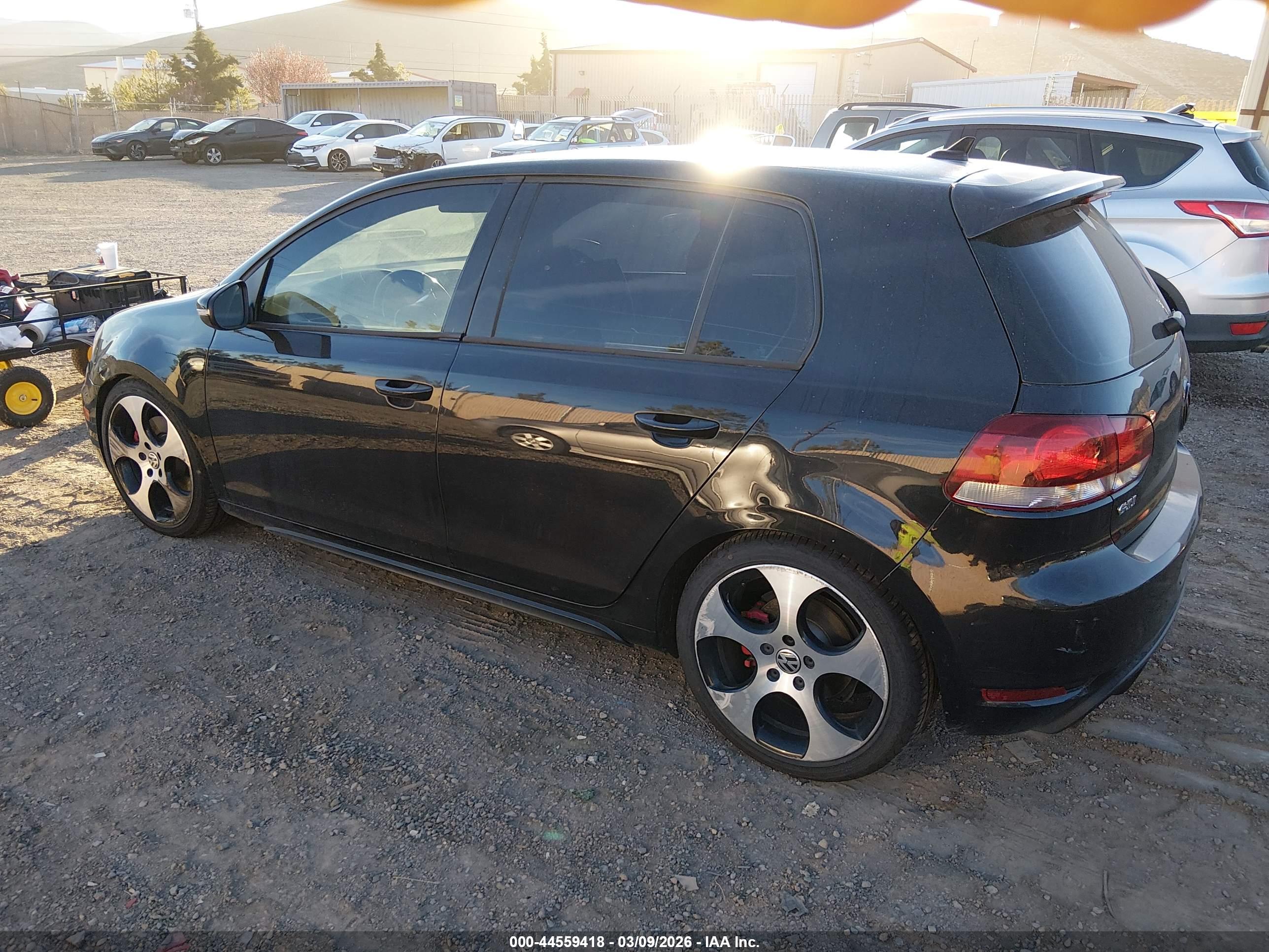 VOLKSWAGEN GTI image 3