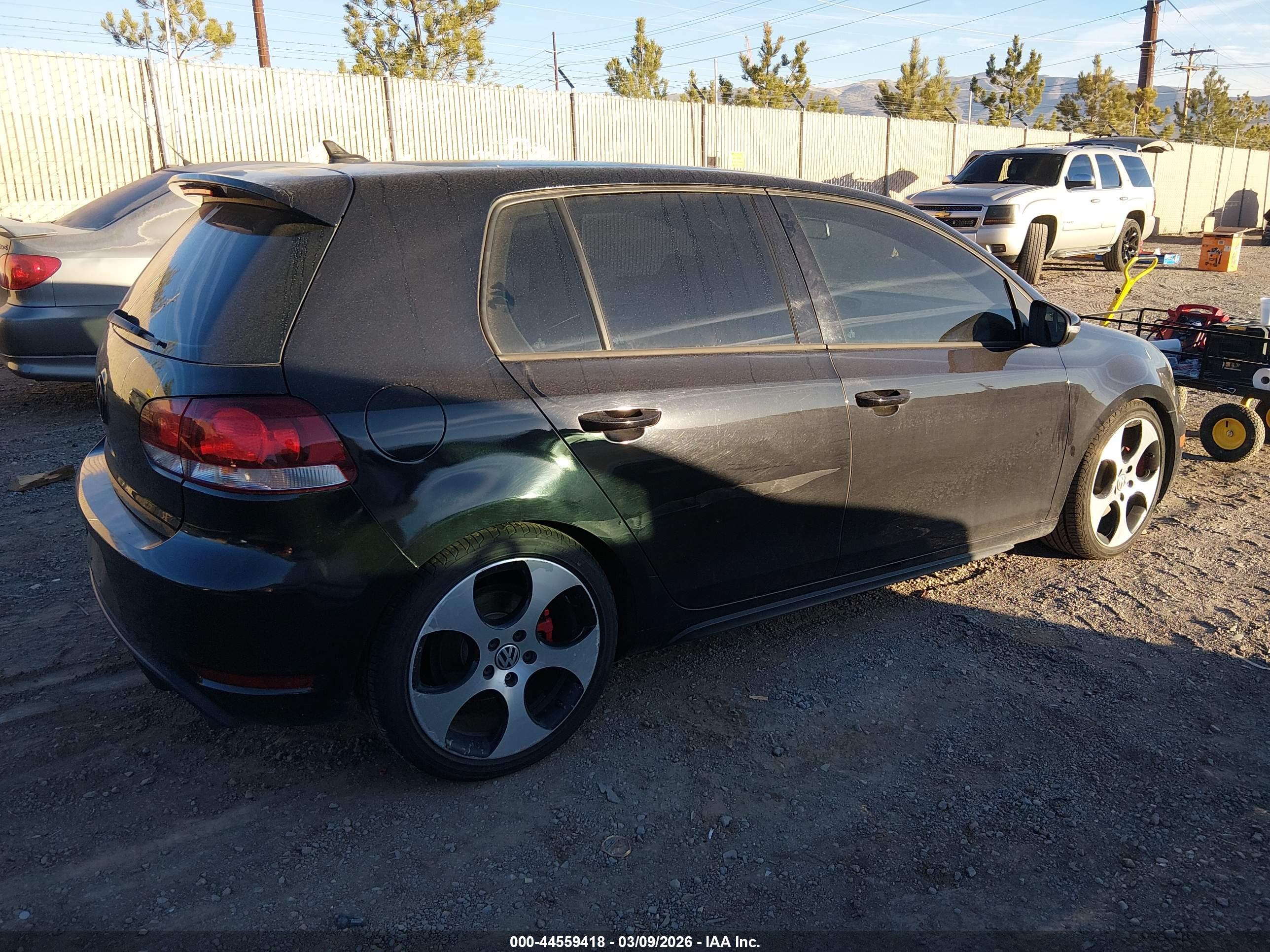 VOLKSWAGEN GTI image 4