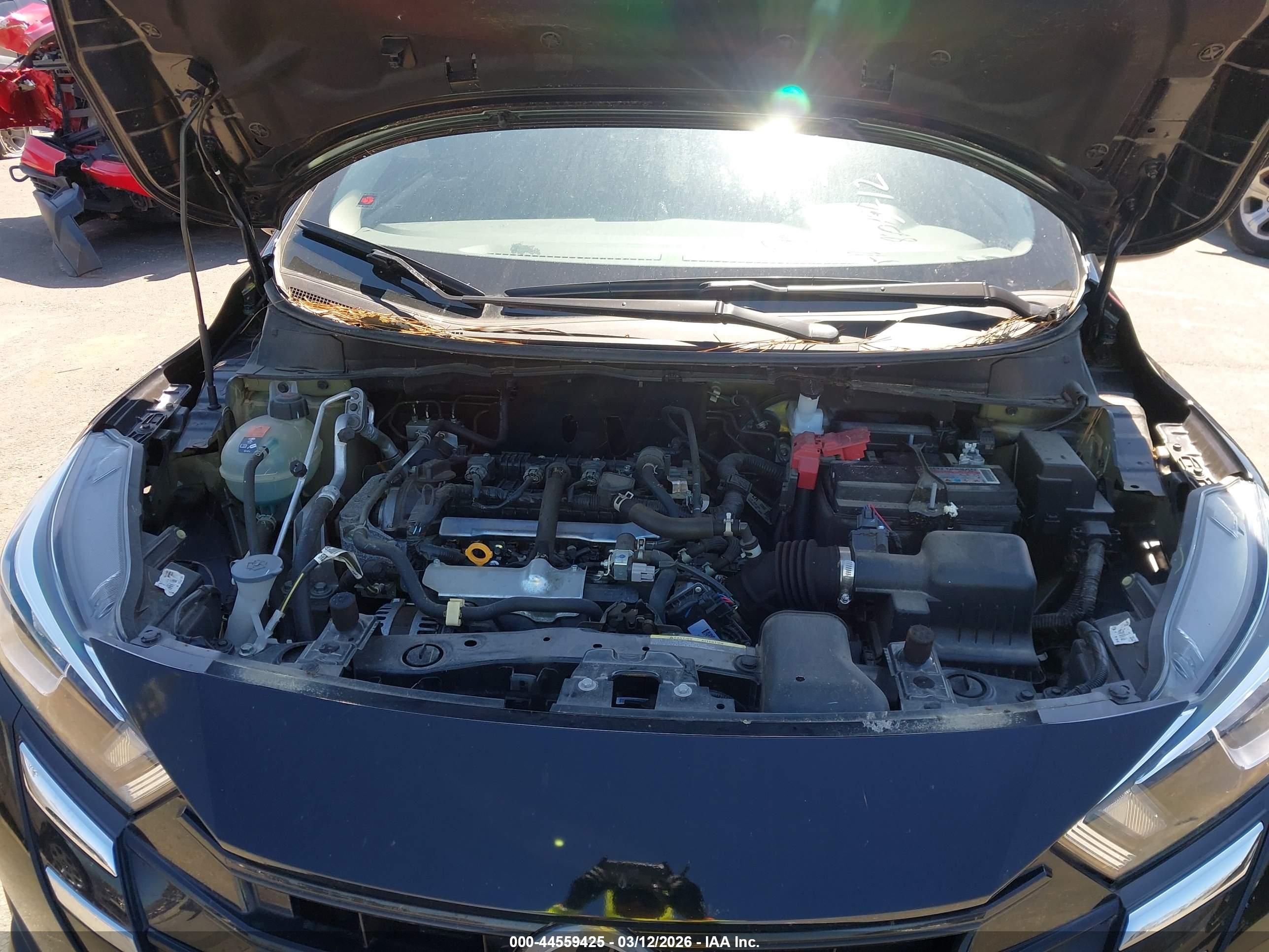 NISSAN VERSA image 10