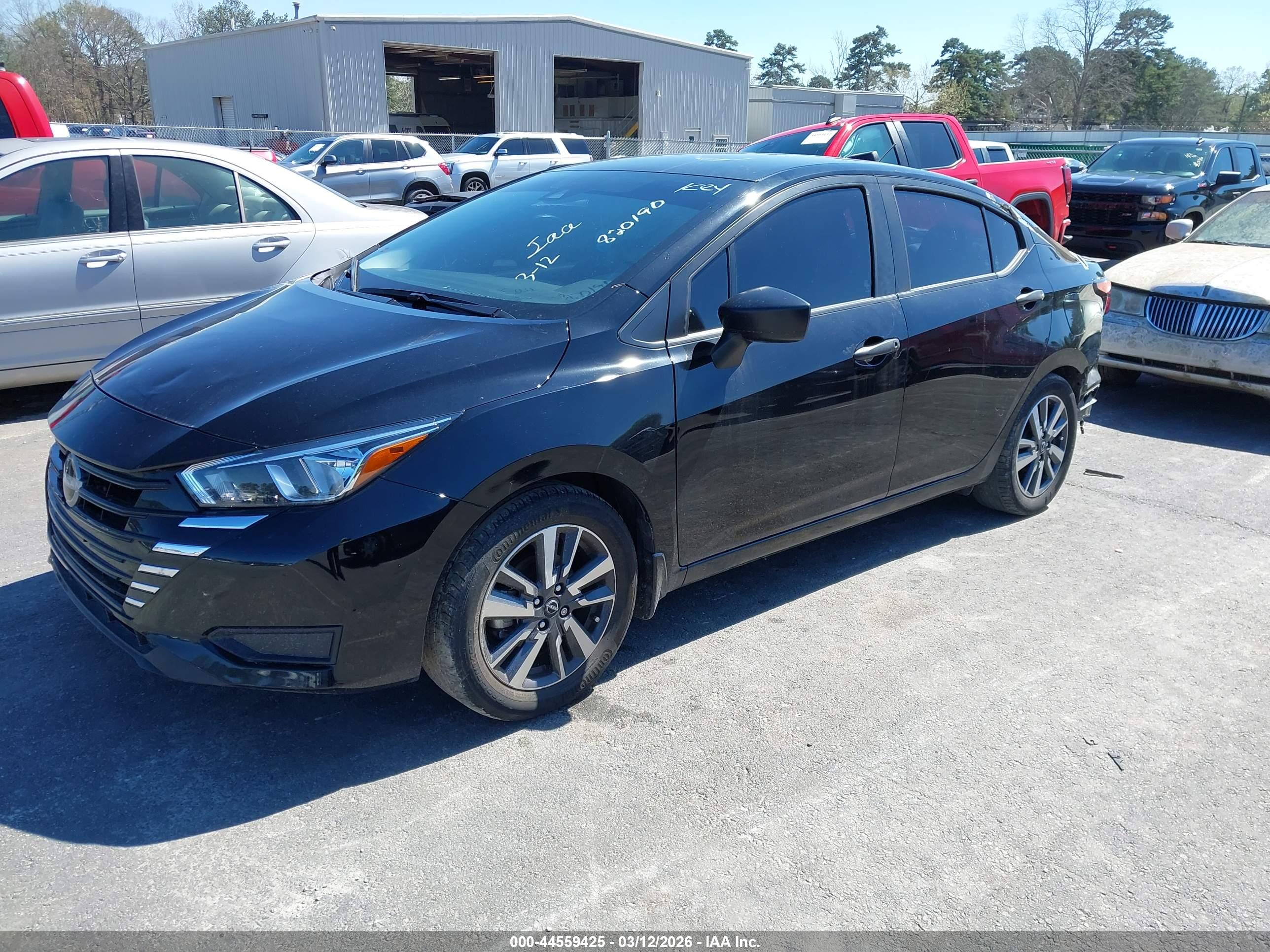 NISSAN VERSA image 2