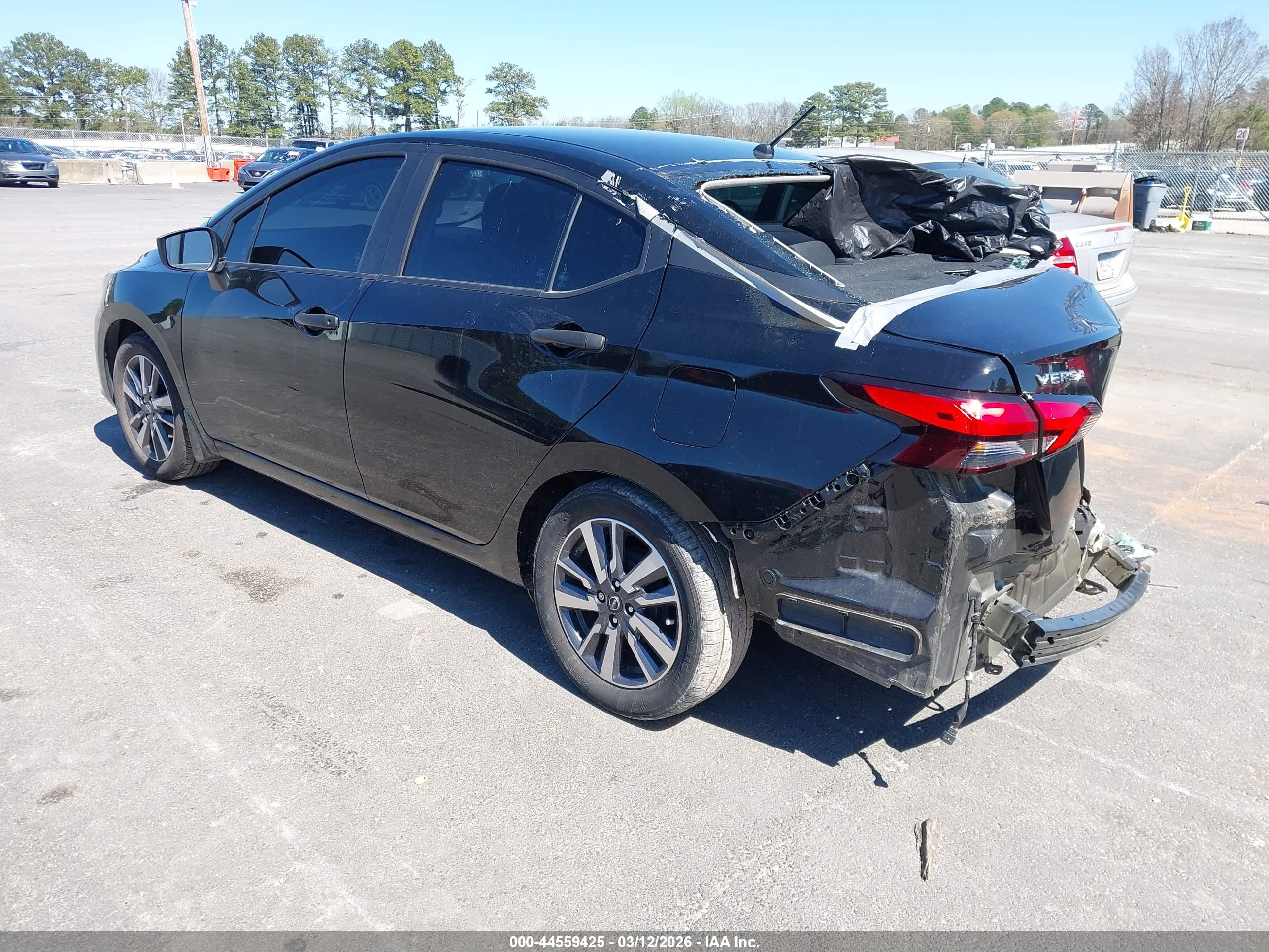 NISSAN VERSA image 3