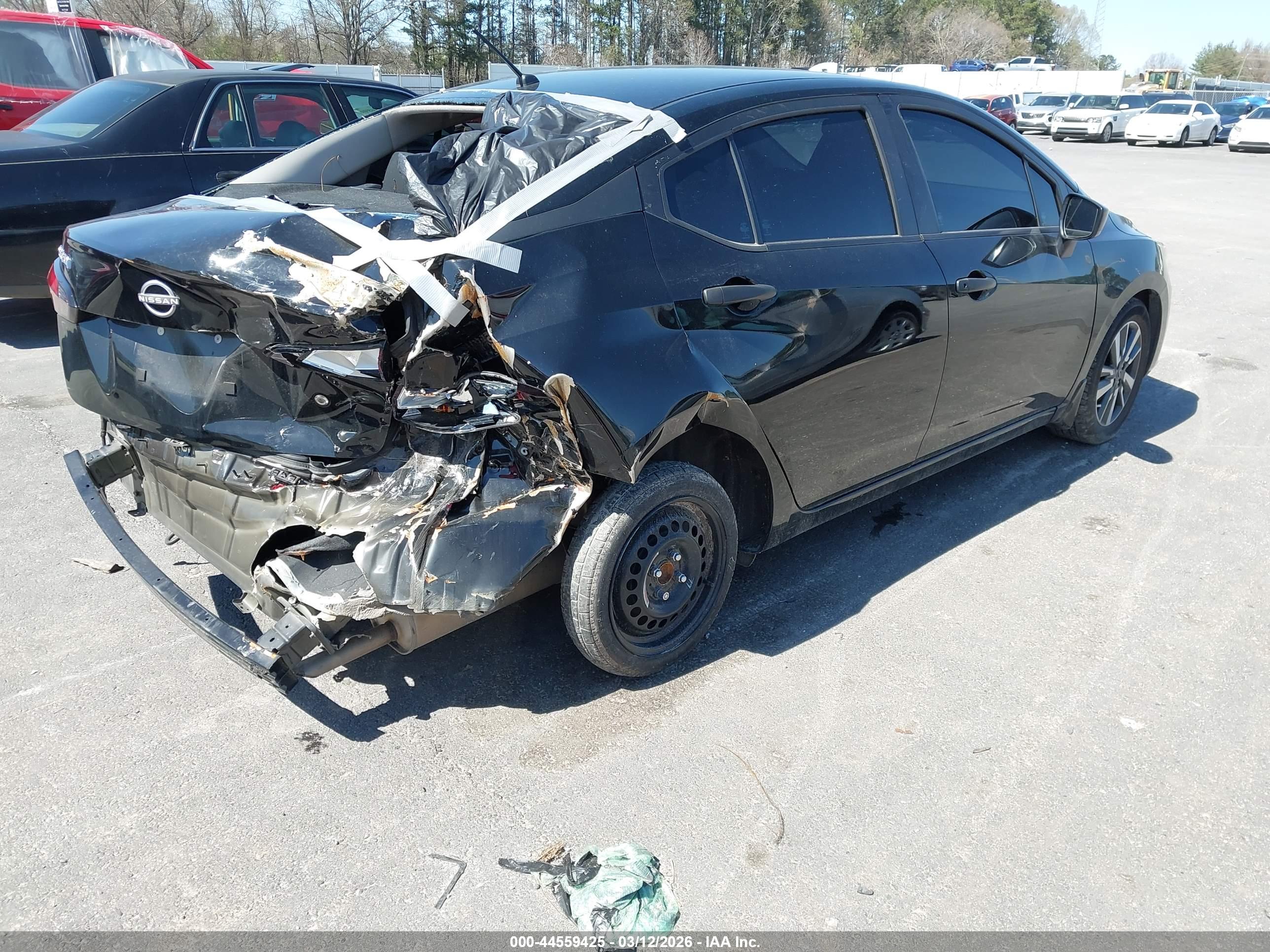 NISSAN VERSA image 4