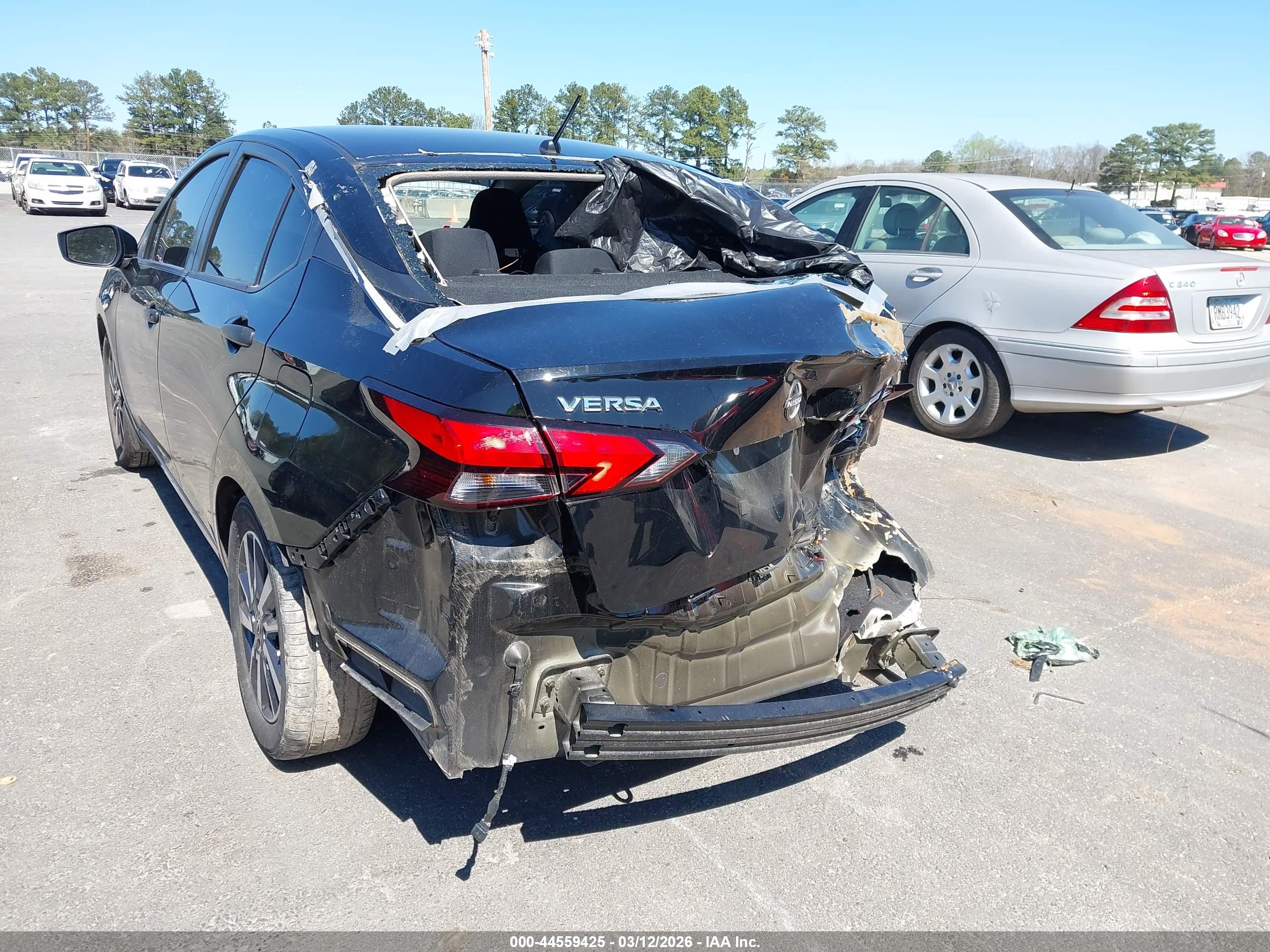 NISSAN VERSA image 6