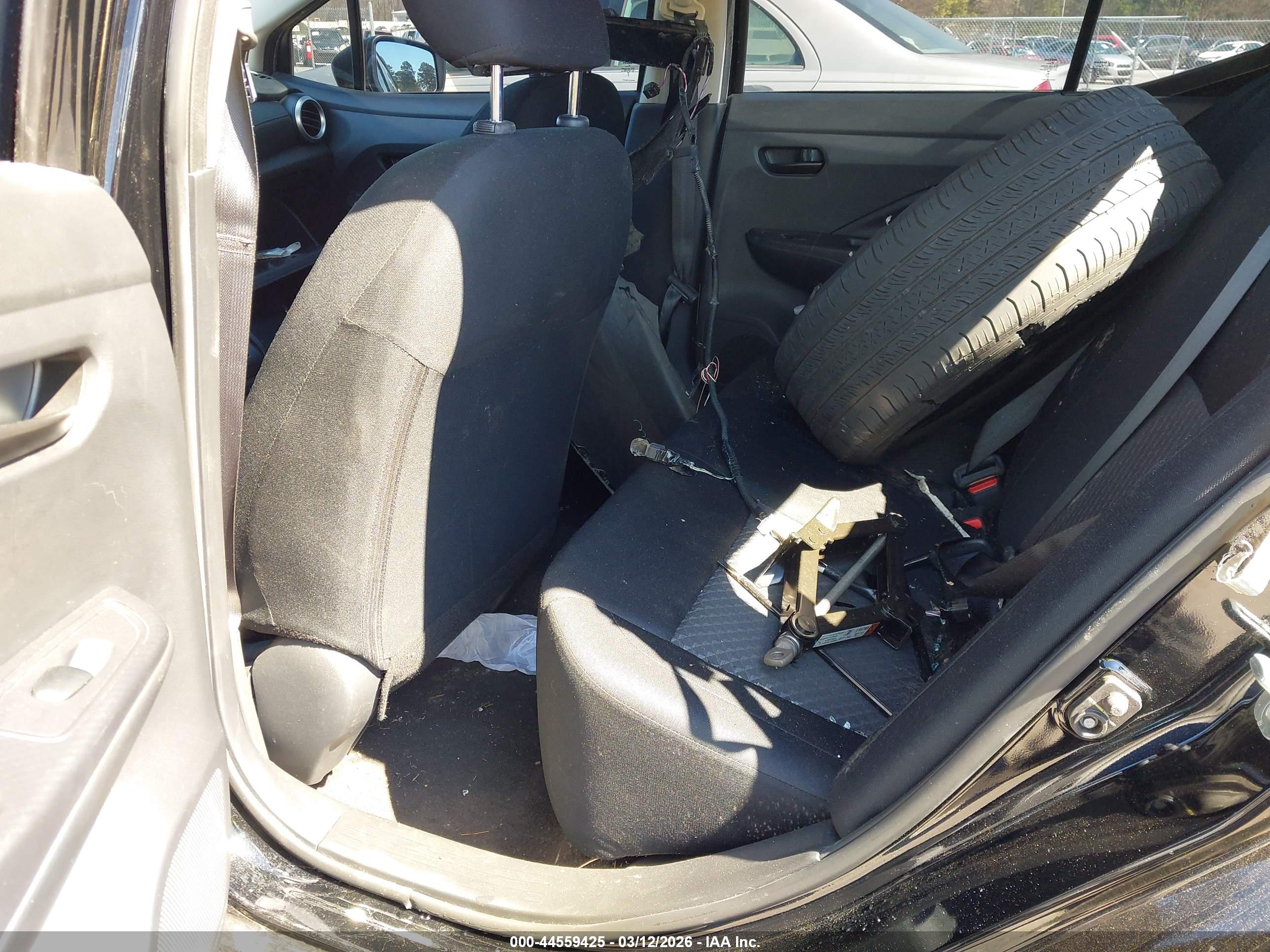 NISSAN VERSA image 8