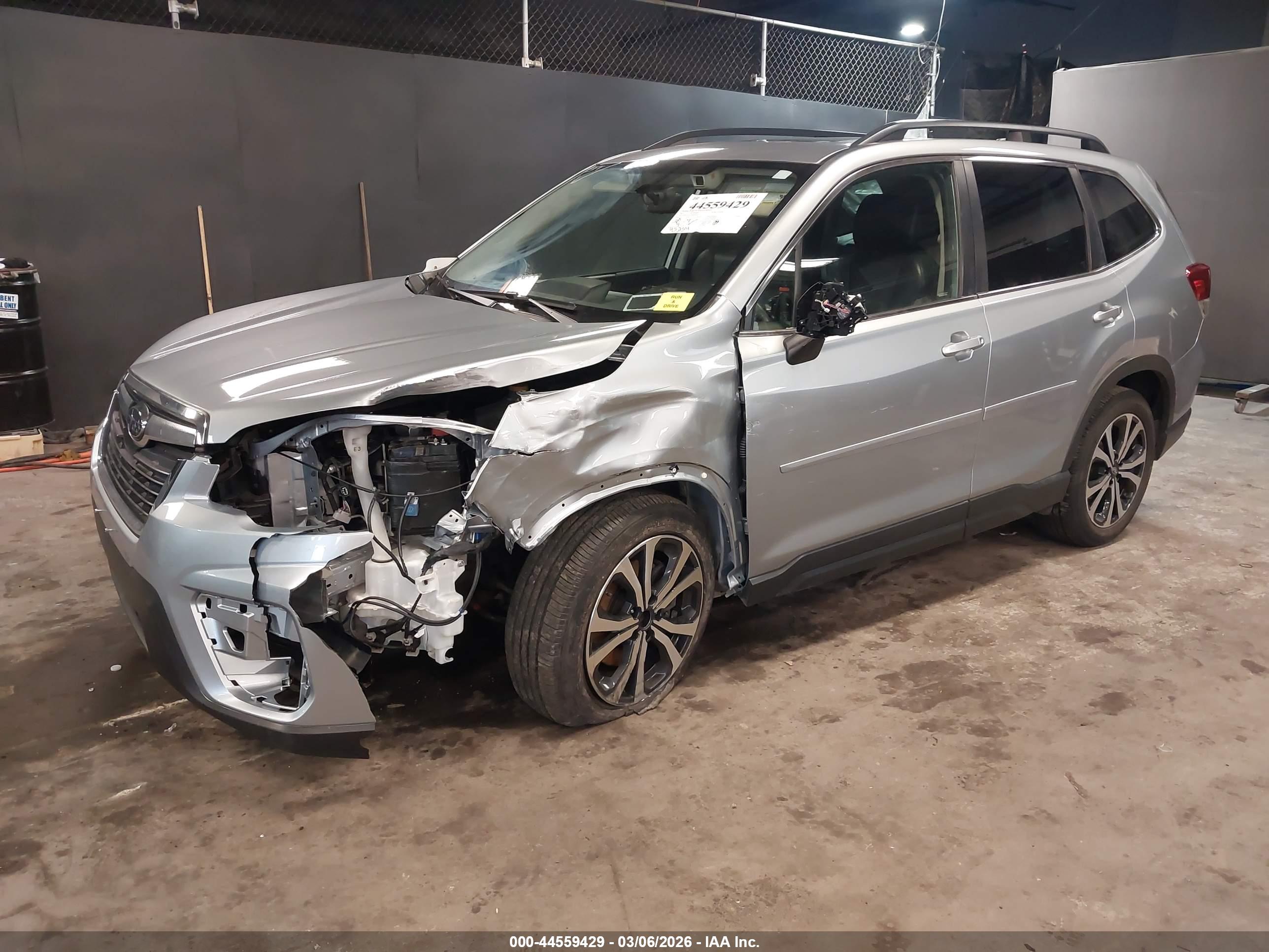 SUBARU FORESTER image 6