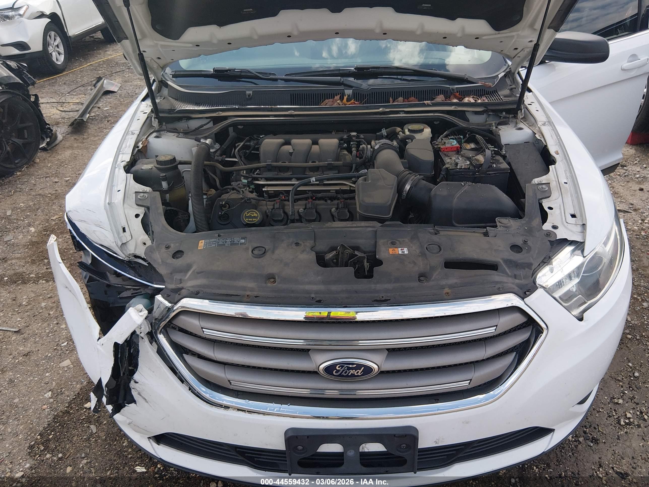 FORD TAURUS image 10