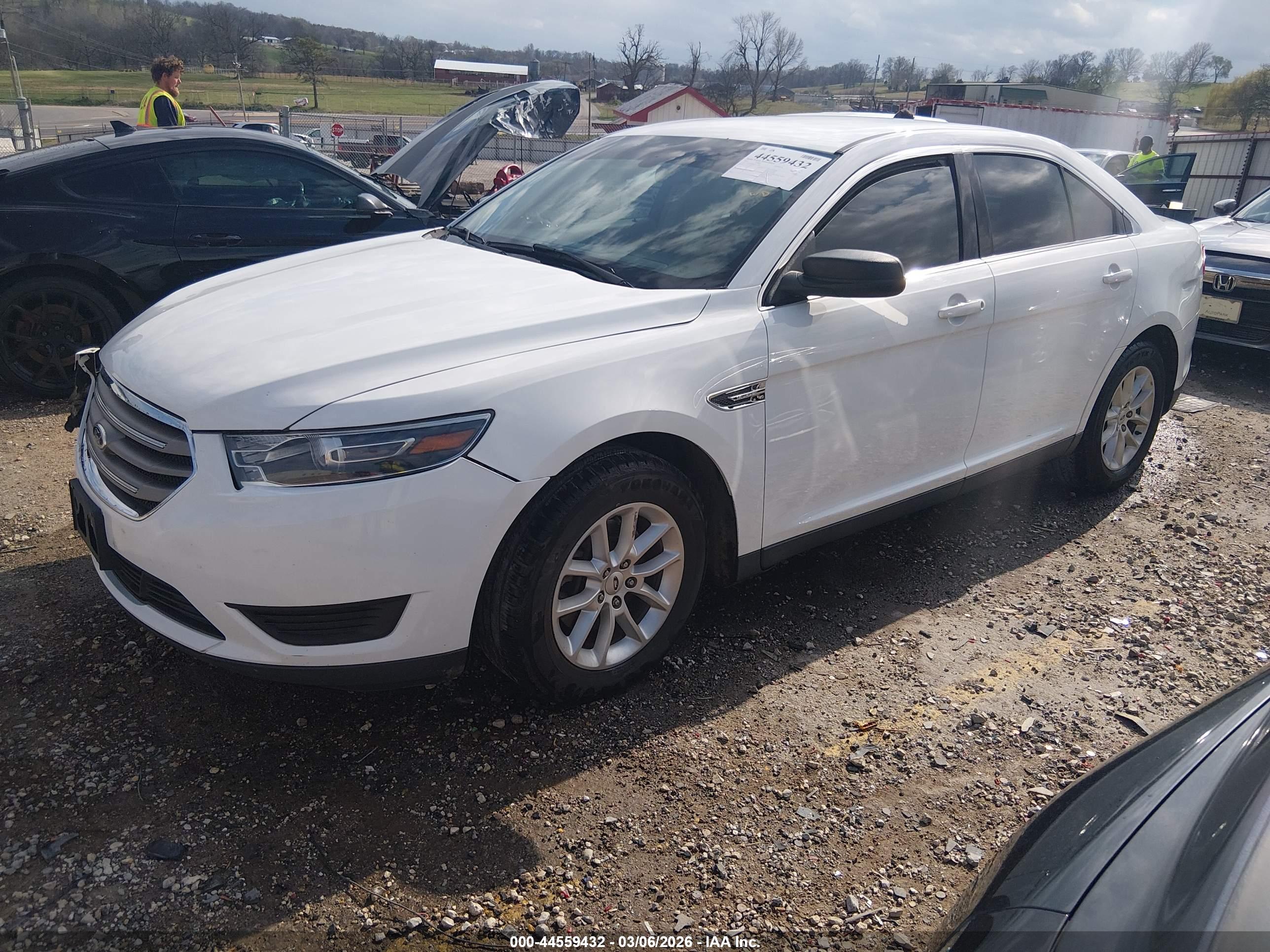 FORD TAURUS image 2
