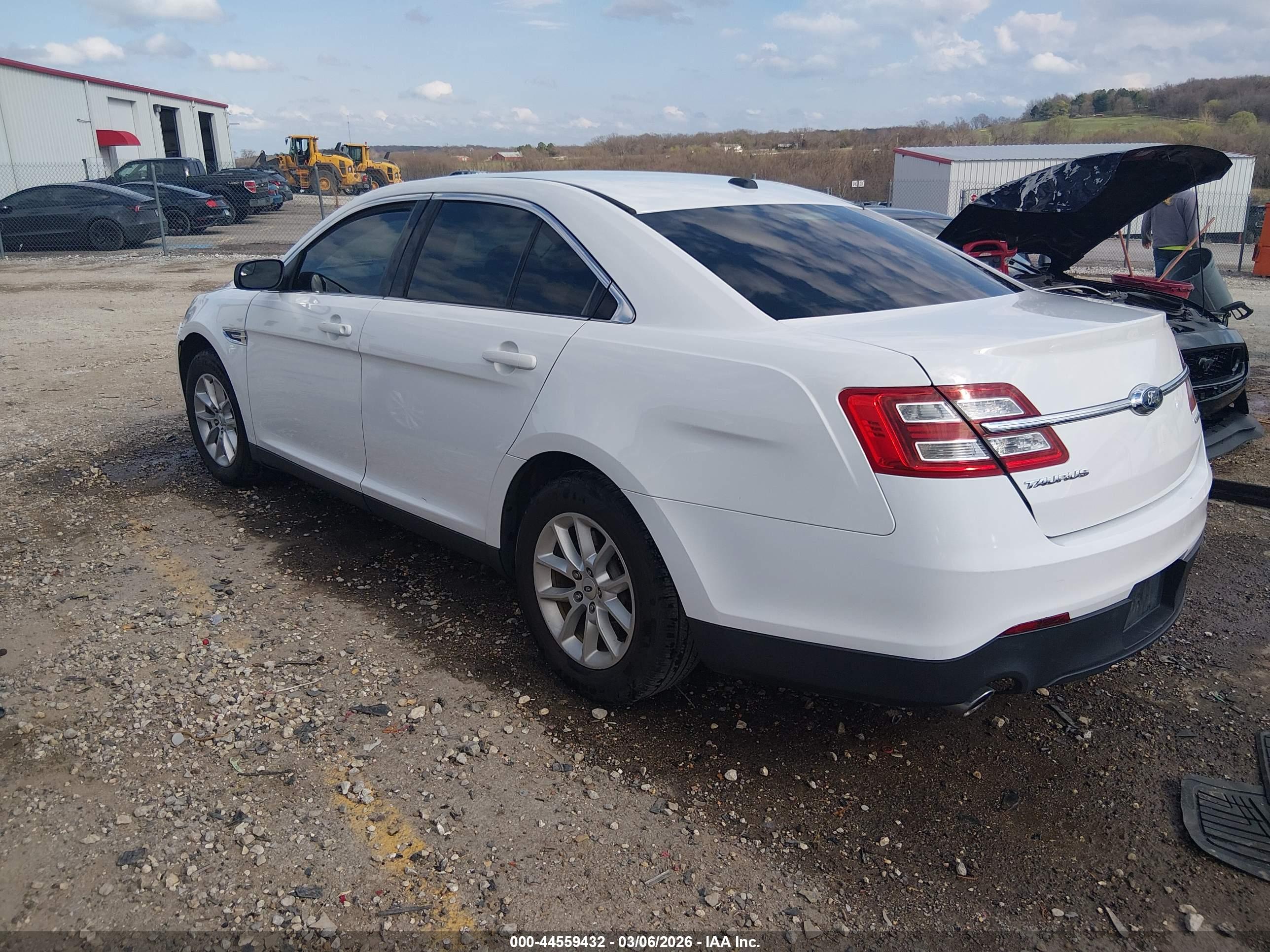 FORD TAURUS image 3