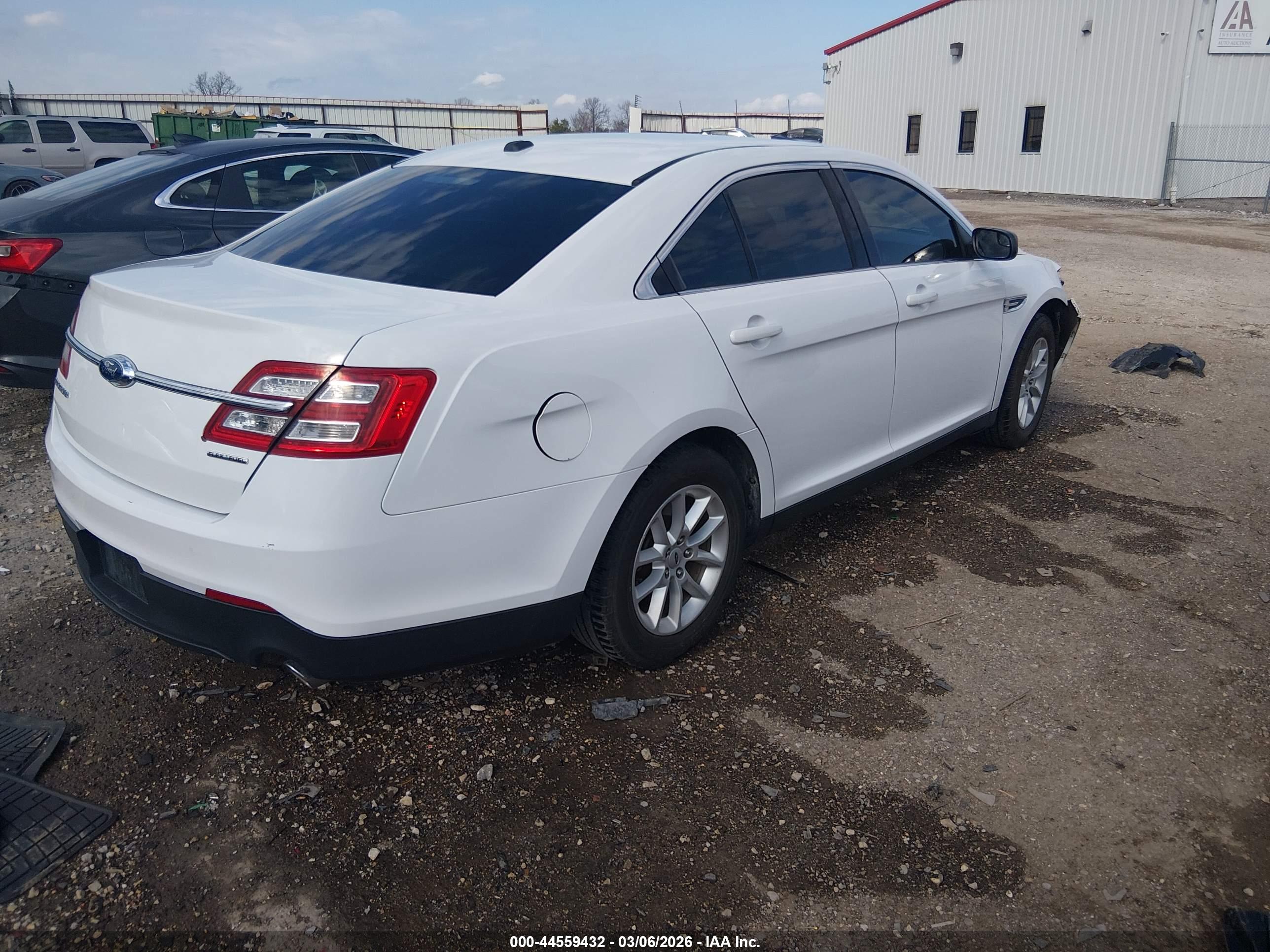 FORD TAURUS image 4