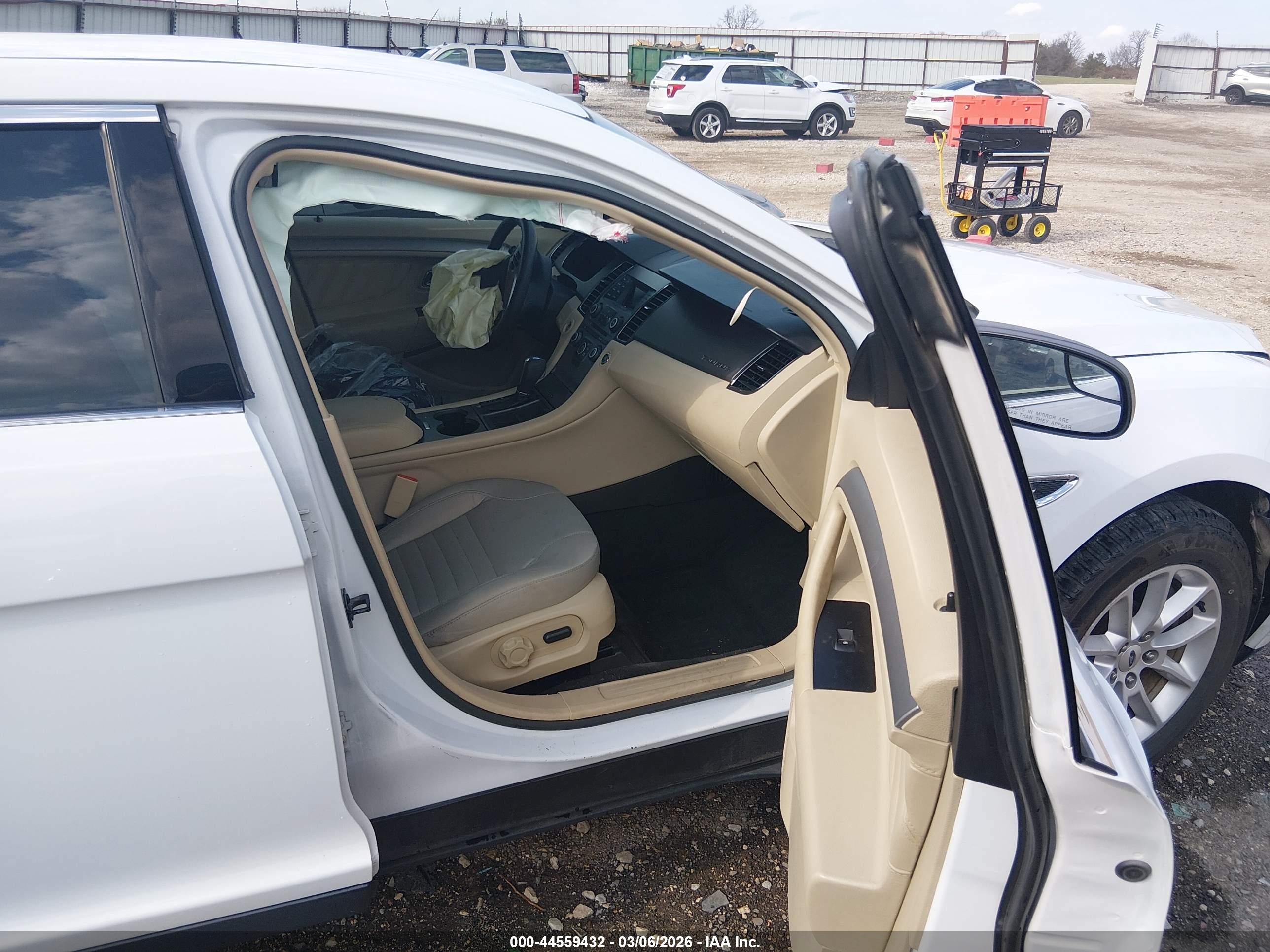 FORD TAURUS image 5