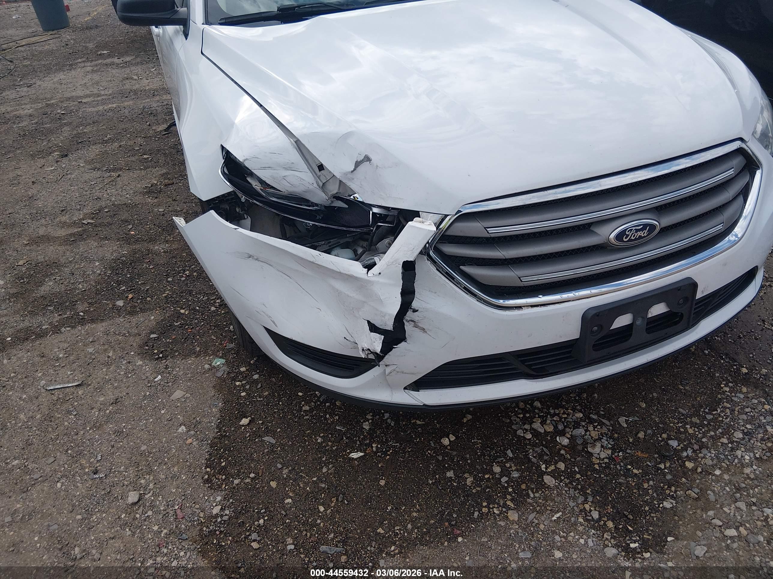 FORD TAURUS image 6
