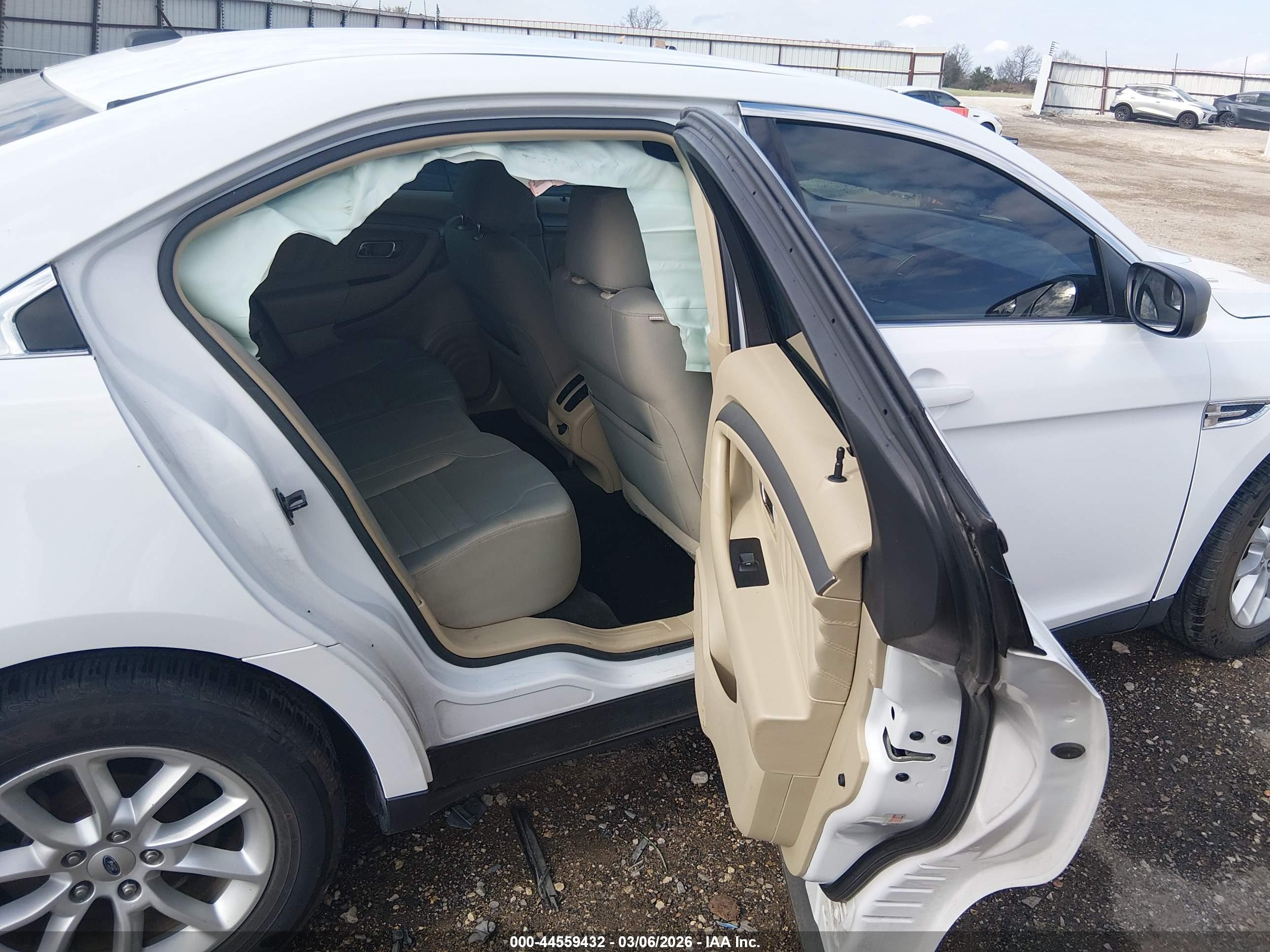 FORD TAURUS image 8